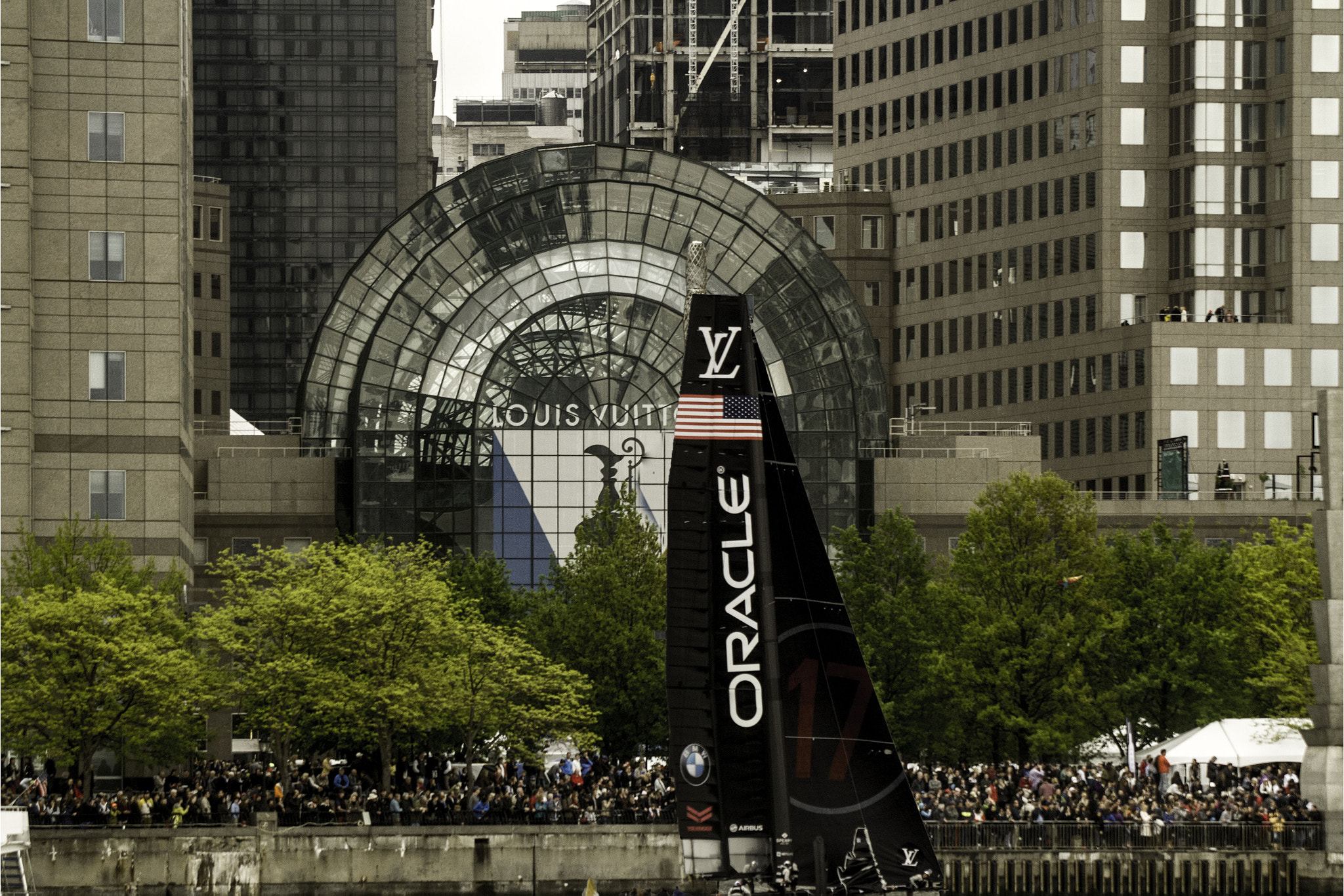Canon EOS 7D + Sigma 50-500mm f/4-6.3 APO HSM EX sample photo. Louis vuitton new york harbor may 2016 photography