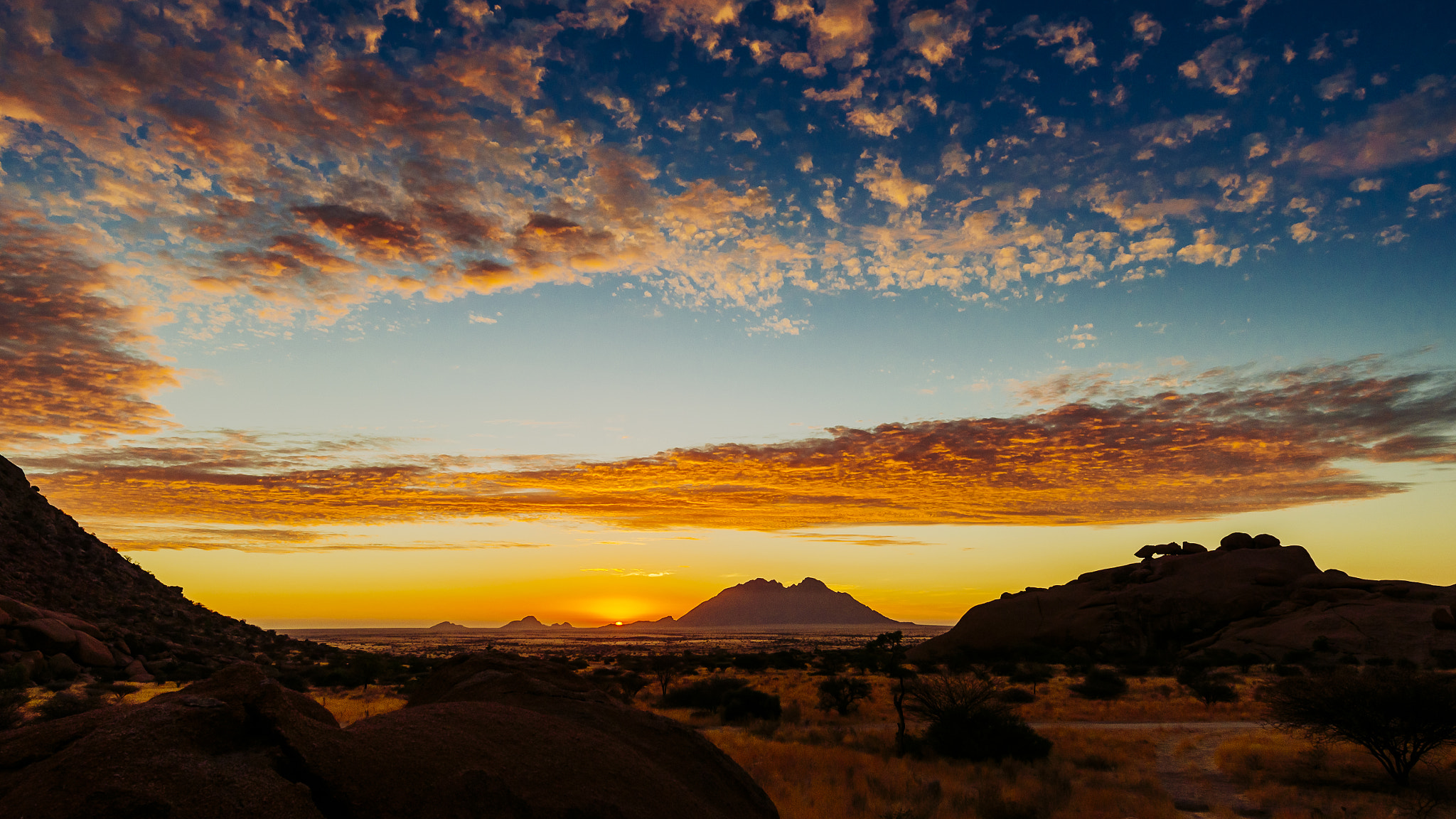 Nikon AF-S Nikkor 14-24mm F2.8G ED sample photo. Spitzkoppe sunset, namibia photography