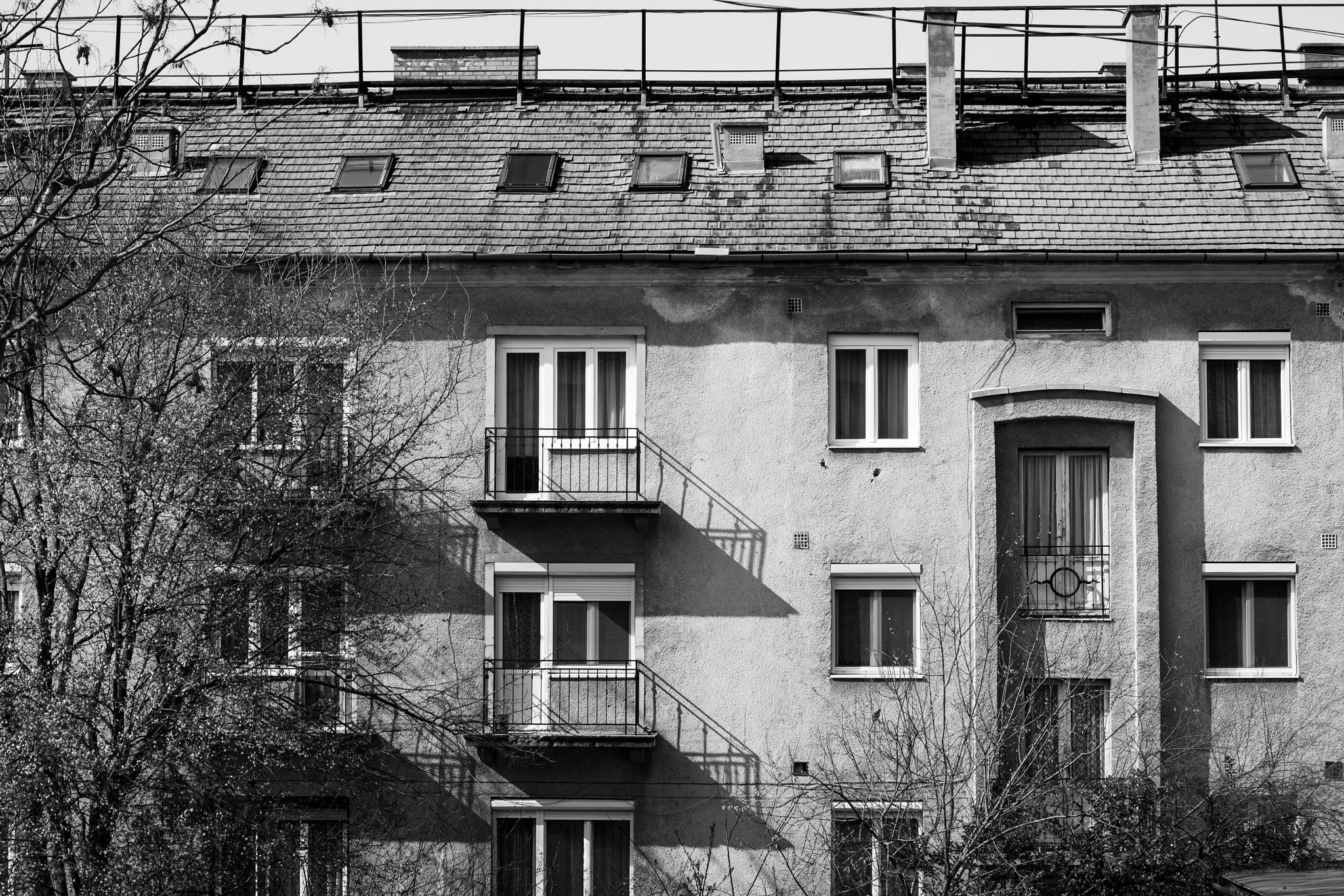 Canon EOS M3 + Canon EF 50mm F1.8 STM sample photo. Windows and shadows photography