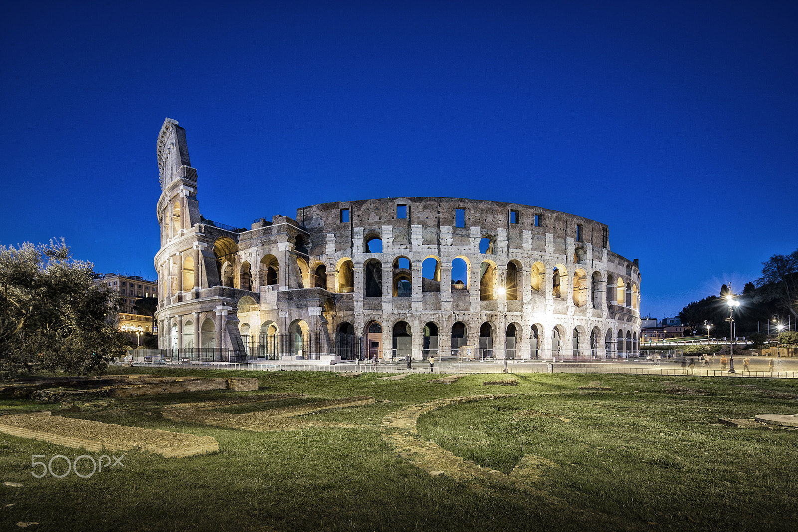 Canon EOS-1D X + Canon TS-E 17mm F4L Tilt-Shift sample photo. Rome colosseum dusk photography