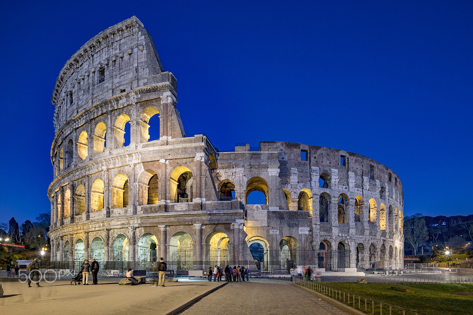 Canon EOS-1D X + Canon TS-E 17mm F4L Tilt-Shift sample photo. Rome colosseum dusk photography