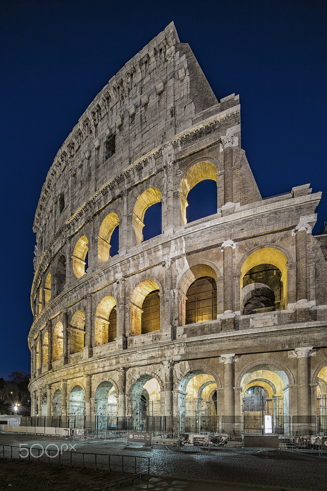 Canon EOS-1D X + Canon TS-E 17mm F4L Tilt-Shift sample photo. Rome colosseum dusk photography