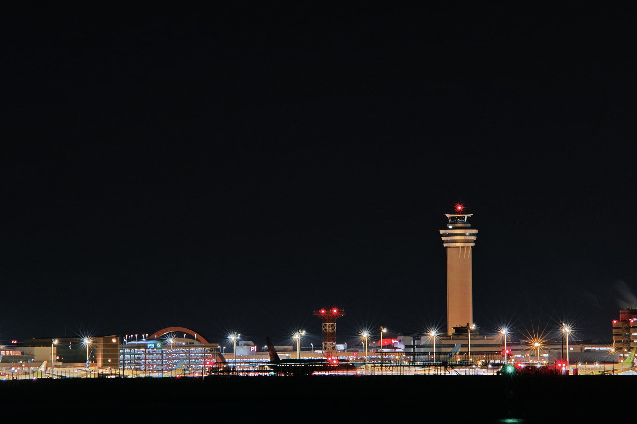 Sigma SD1 Merrill + Sigma 150-500mm F5-6.3 DG OS HSM sample photo. Haneda airport photography