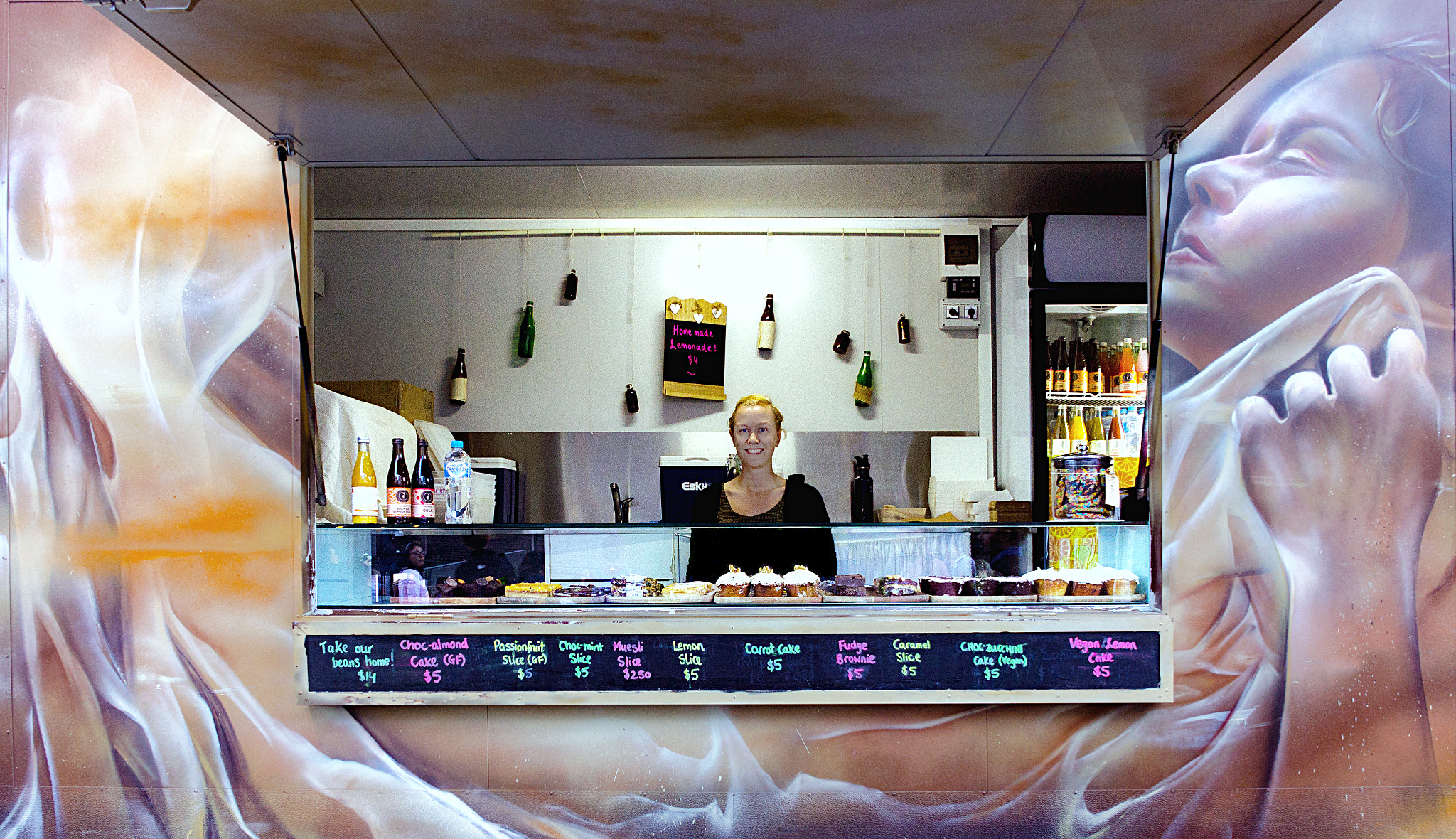 Sony Alpha NEX-7 + ZEISS Touit 12mm F2.8 sample photo. Food truck photography