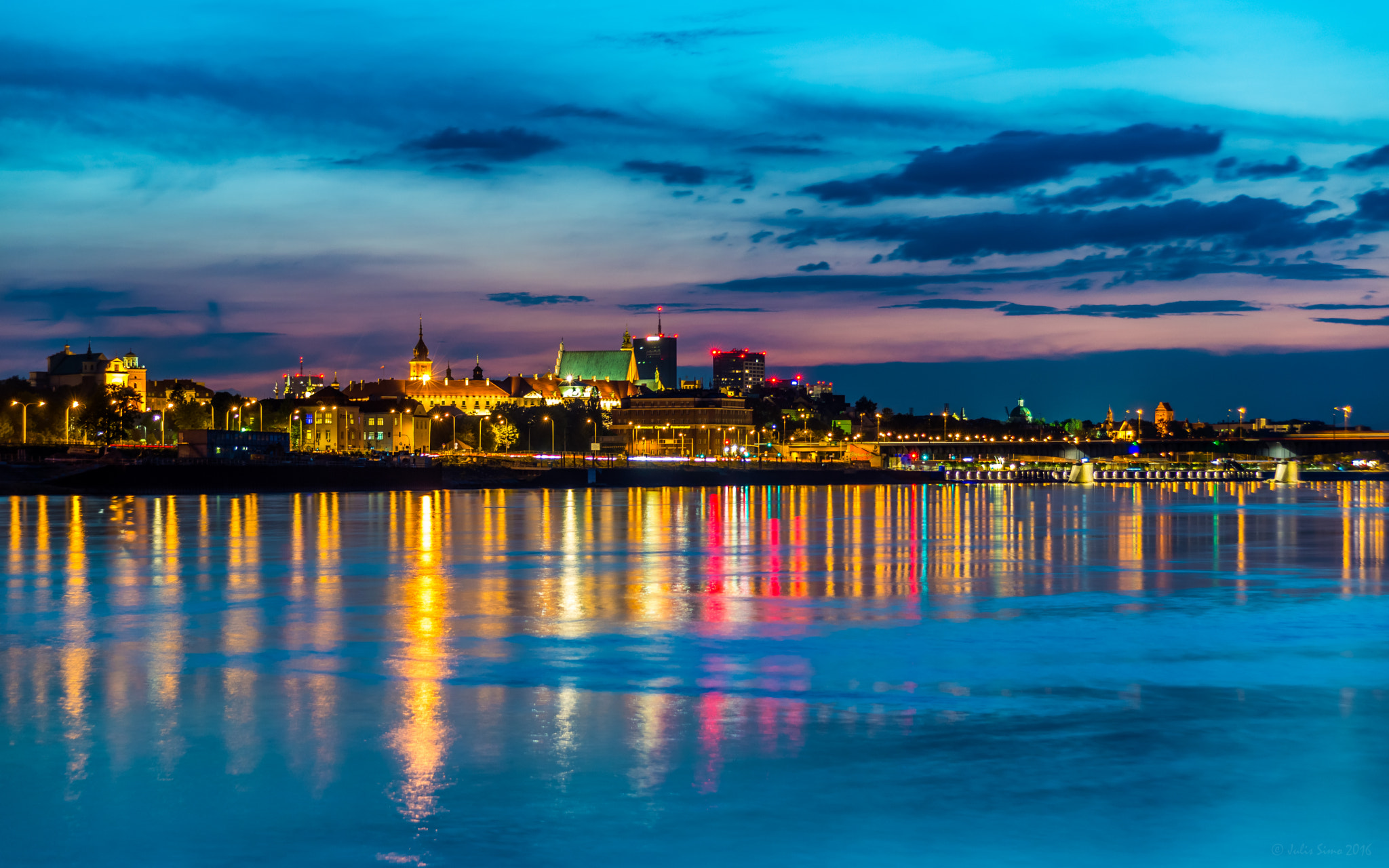 Nikon D610 + Sigma 28-200mm F3.5-5.6 Compact Aspherical Hyperzoom Macro sample photo. Golden and blue warsaw skyline photography