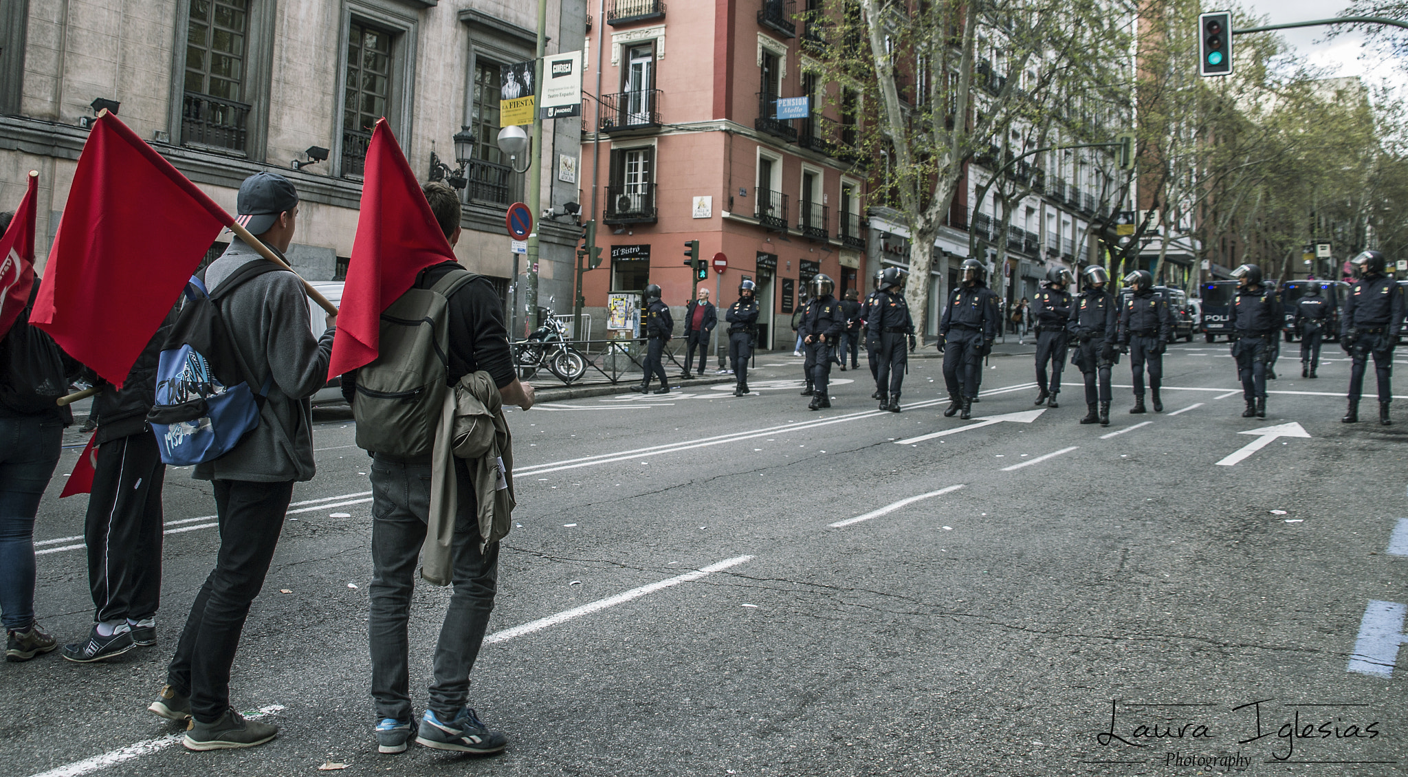 Nikon D3100 + Sigma 18-200mm F3.5-6.3 DC sample photo. Manifestación en madrid. photography