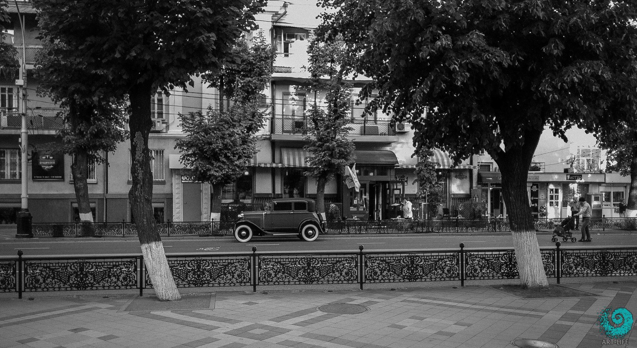 Sigma 20mm EX f/1.8 sample photo. Old car photography