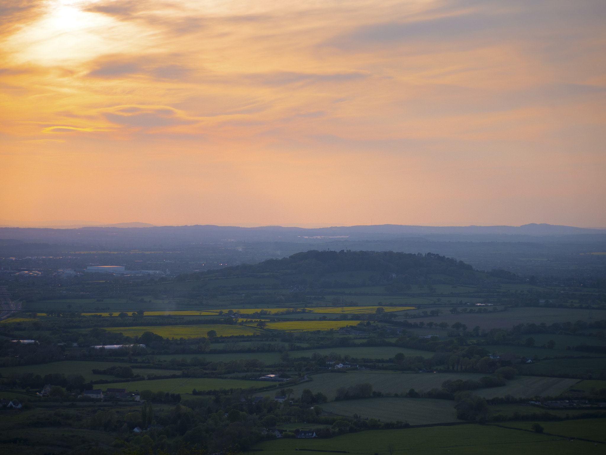 Panasonic Lumix DMC-GX7 + Panasonic Lumix G Vario 45-200mm F4-5.6 OIS sample photo. Crickly hill sunset photography