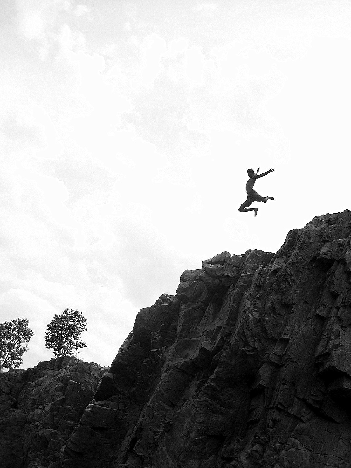 Canon PowerShot SD1200 IS (Digital IXUS 95 IS / IXY Digital 110 IS) sample photo. Cliff diving photography