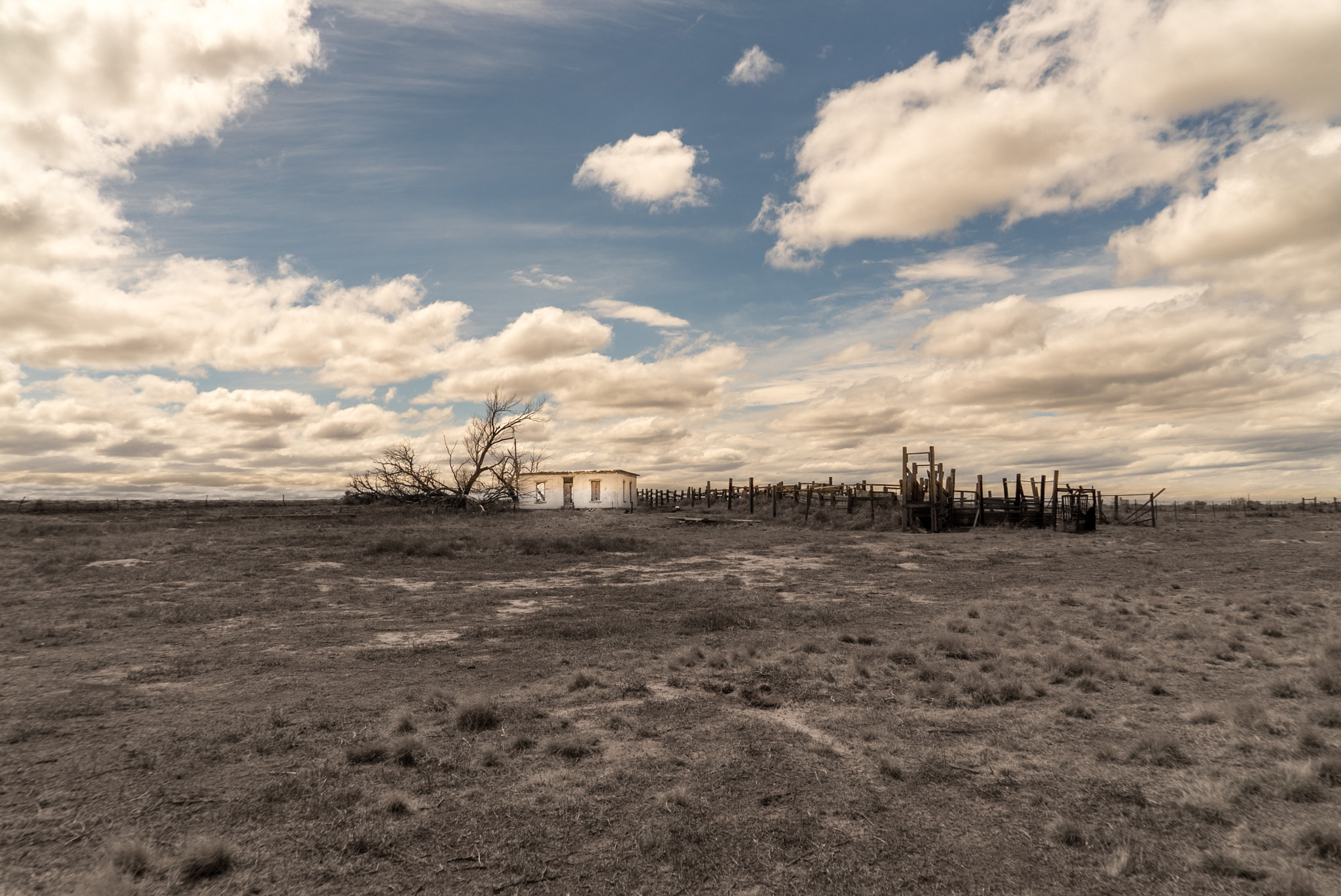 Sony a7S + Sony FE 24-240mm F3.5-6.3 OSS sample photo. Nobody home photography