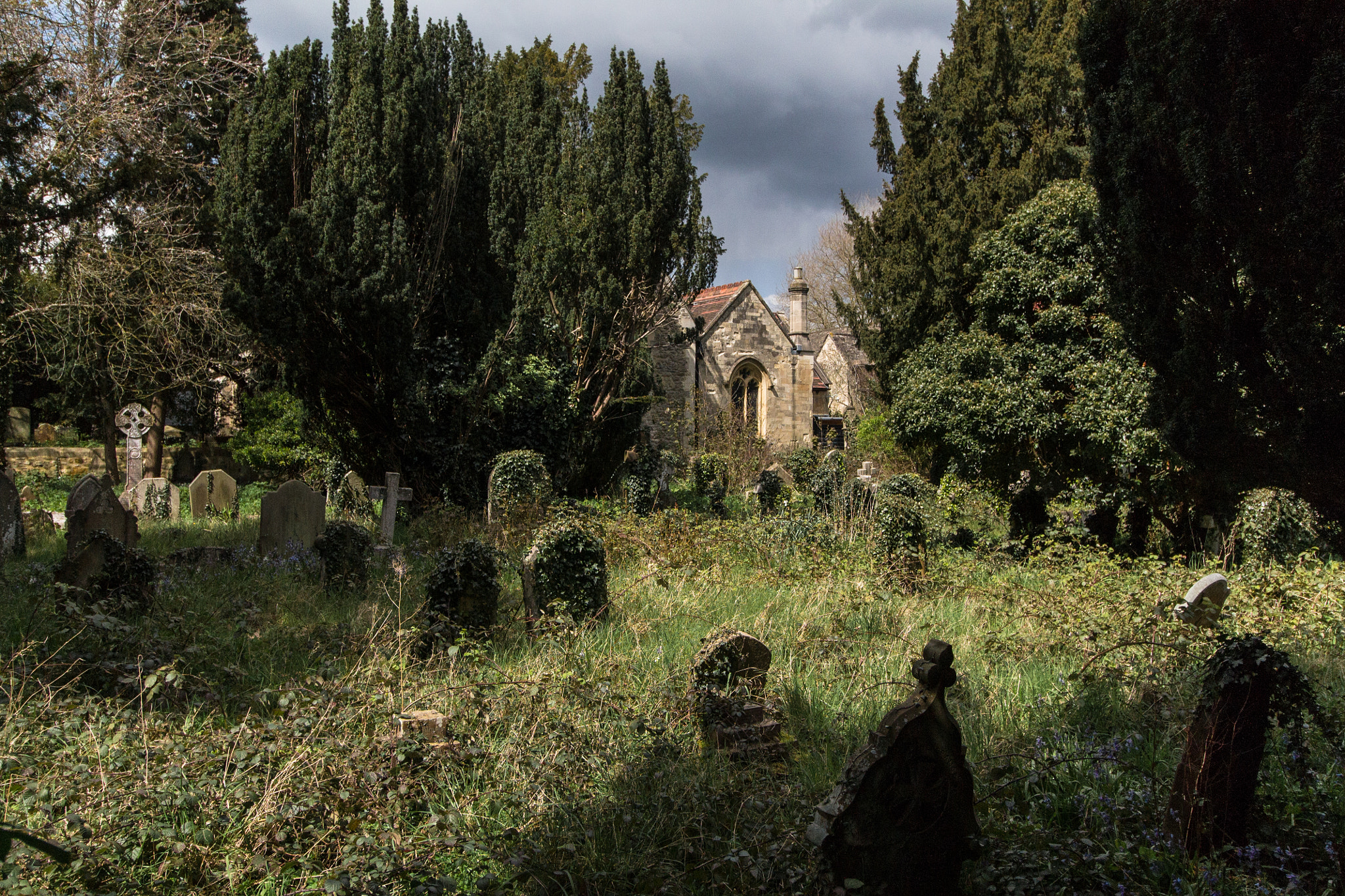 Canon EF-S 10-18mm F4.5–5.6 IS STM sample photo. Cemetery in oxford photography