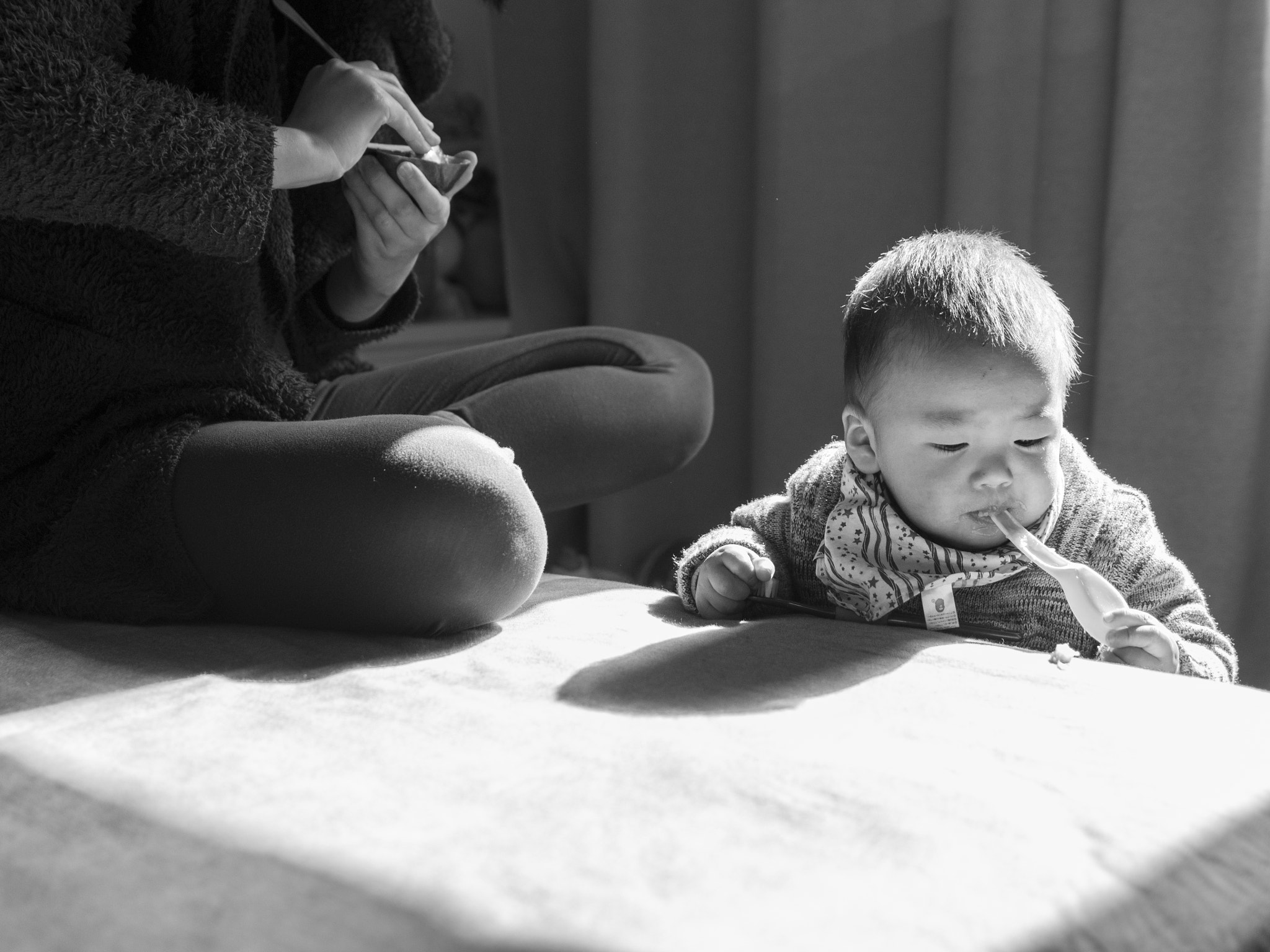Pentax K-5 IIs sample photo. Eating apple in afternoon photography