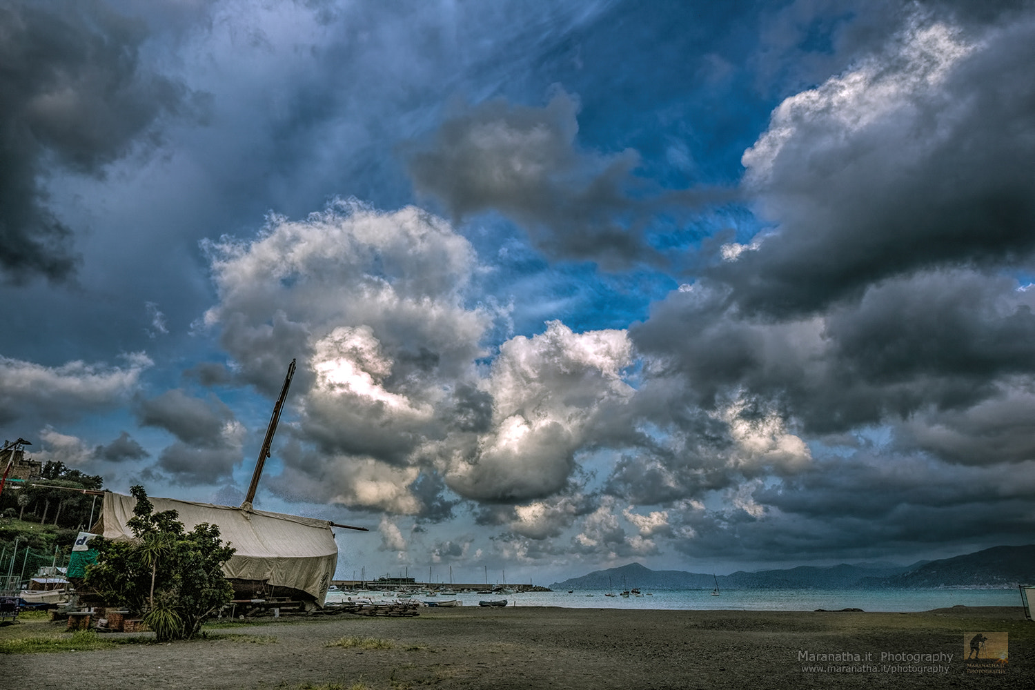 Canon TS-E 24.0mm f/3.5 L II sample photo. Marina di ponente at dawn photography