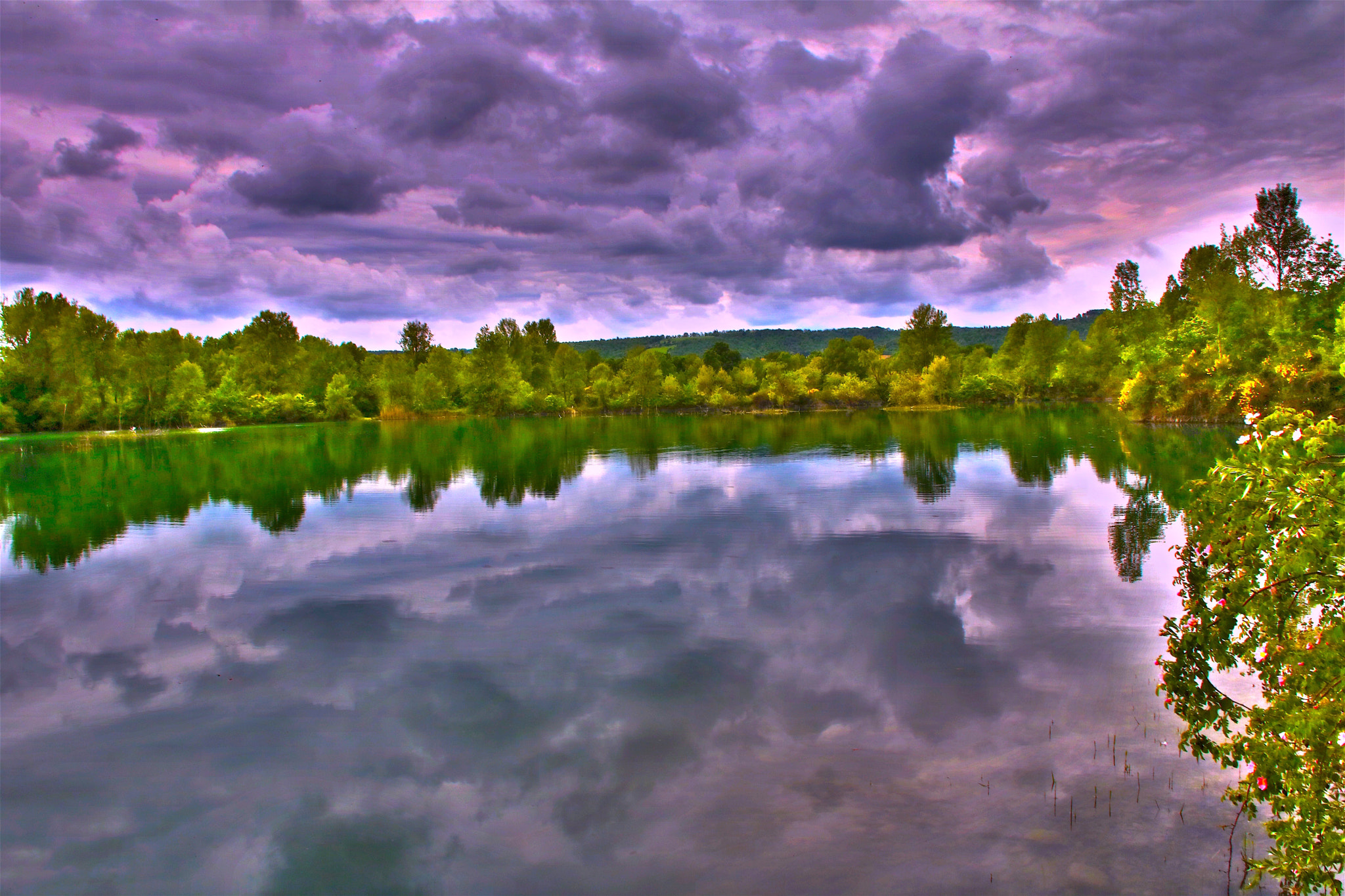 Canon EOS 760D (EOS Rebel T6s / EOS 8000D) sample photo. Nuvole sul lago photography