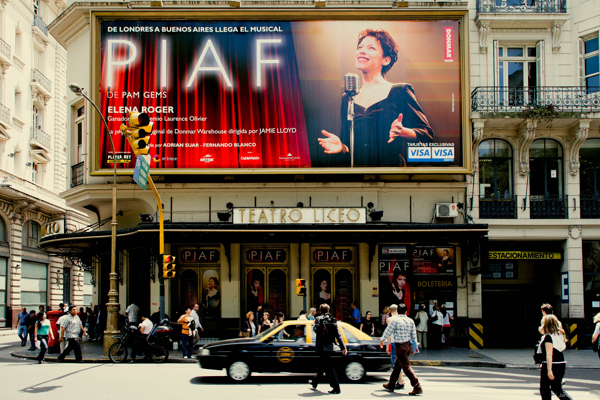 Canon EF 20-35mm F3.5-4.5 USM sample photo. Edith piaf in buenos aires photography