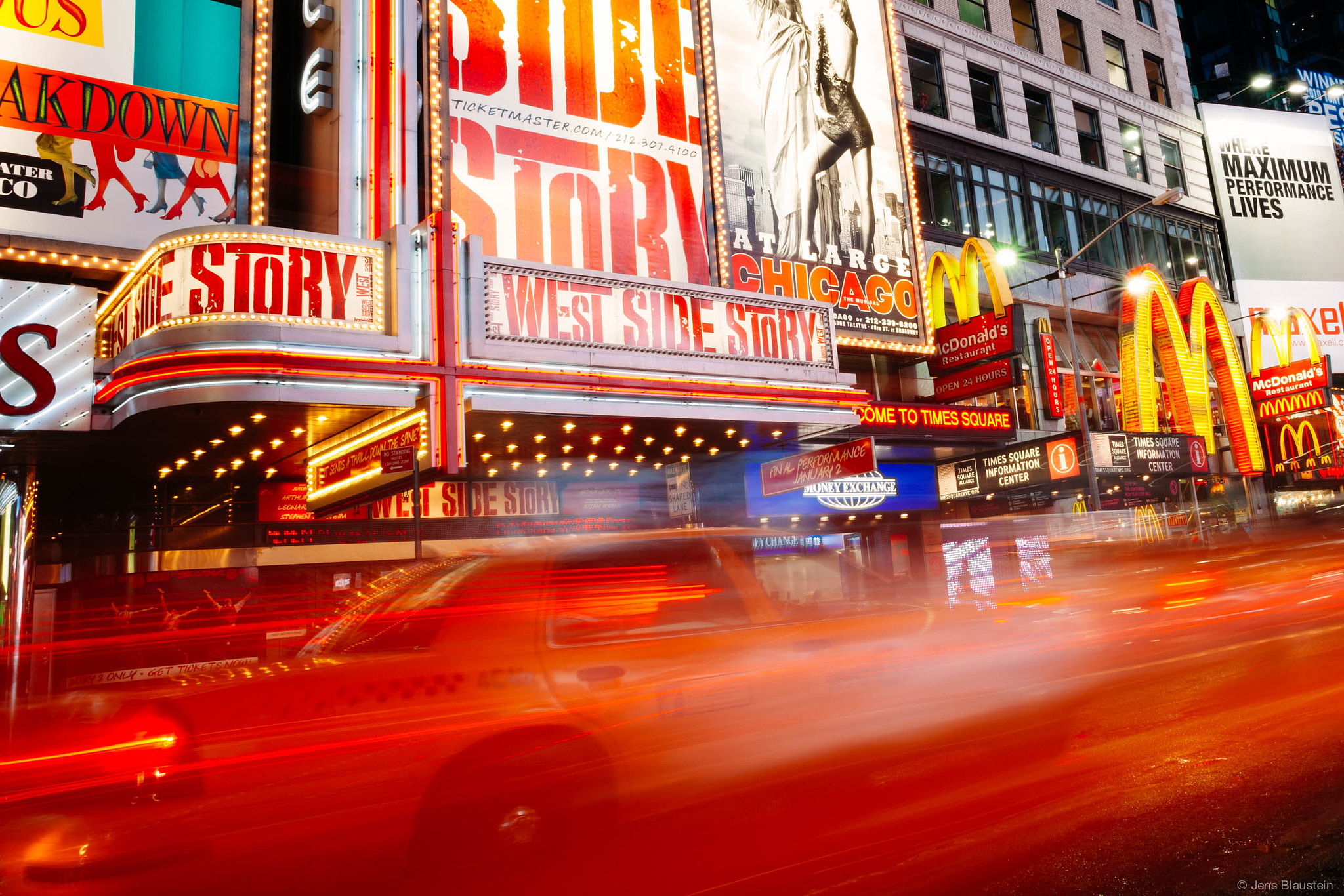 Voigtlander Color Skopar 20mm f/3.5 SLII Aspherical sample photo. Times square photography