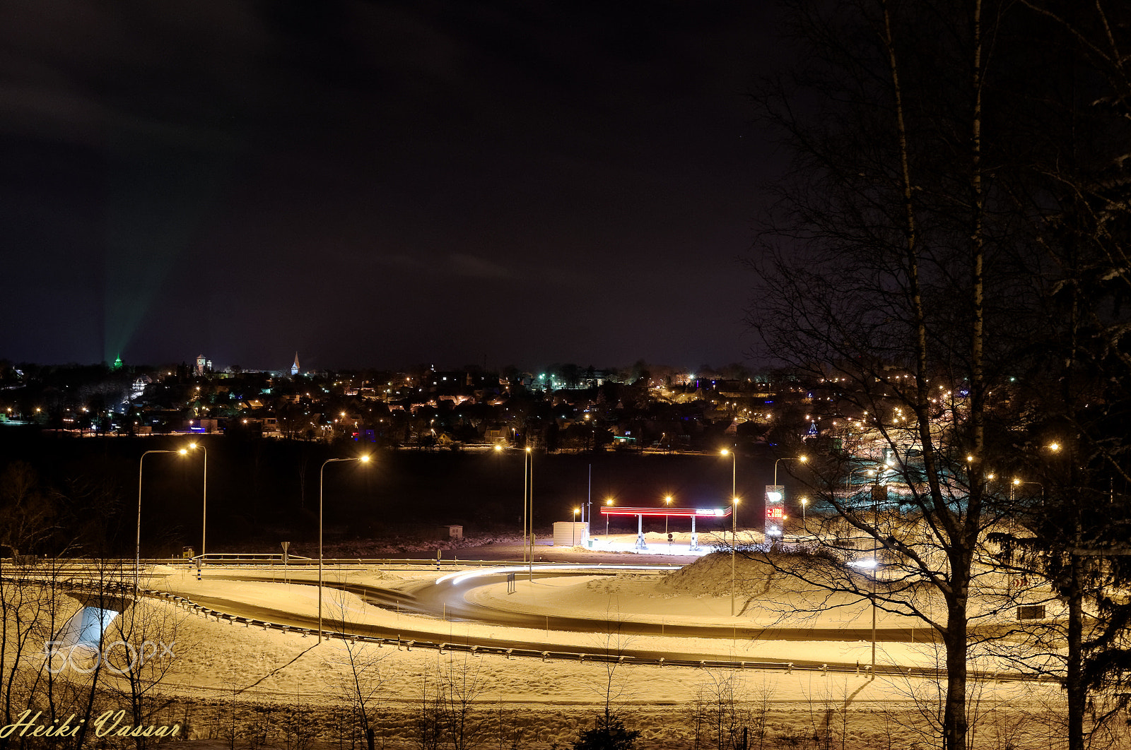 Pentax K-r sample photo. Roundabout in night. photography