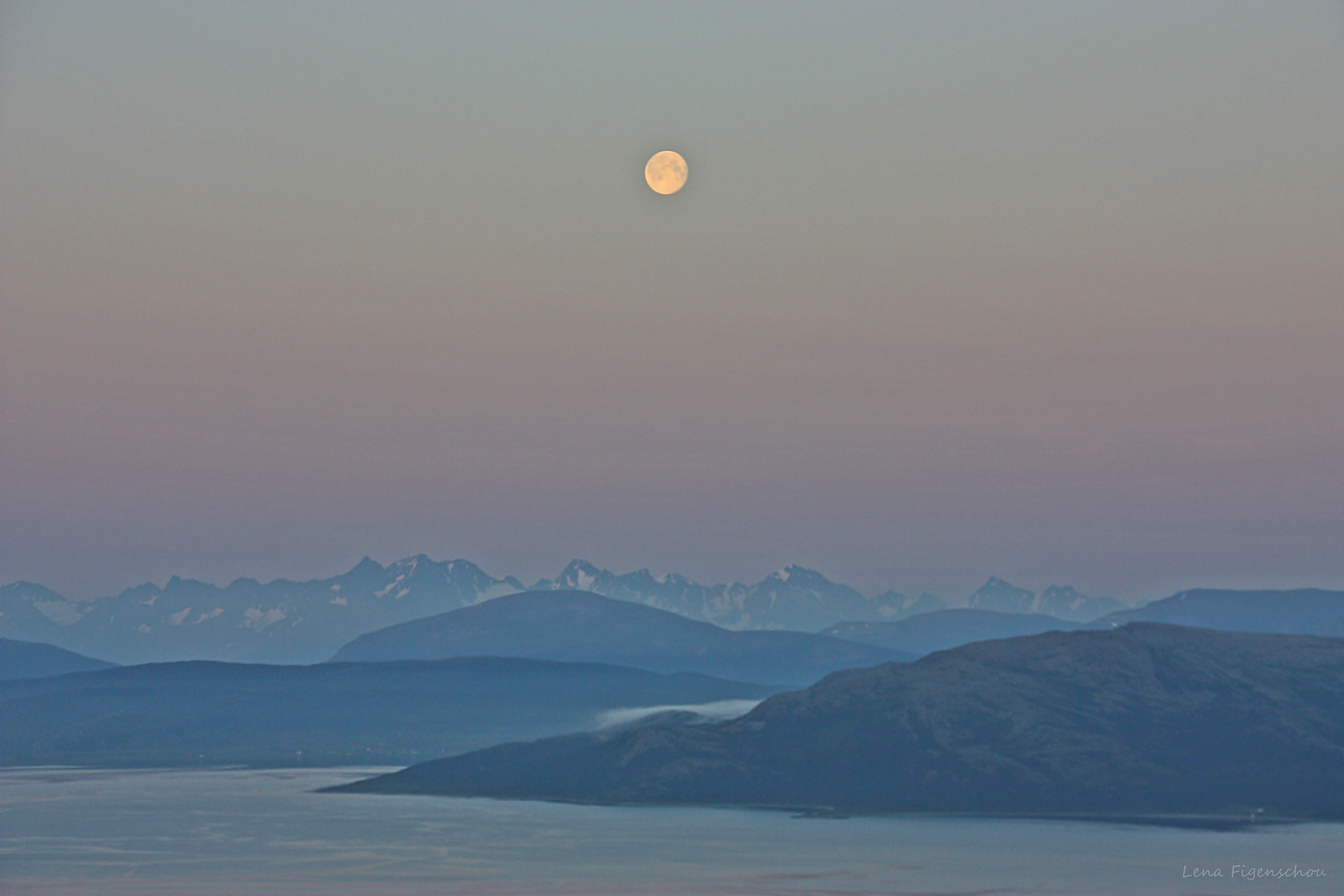 Canon EOS 450D (EOS Rebel XSi / EOS Kiss X2) sample photo. Moonlight in midnight sun photography