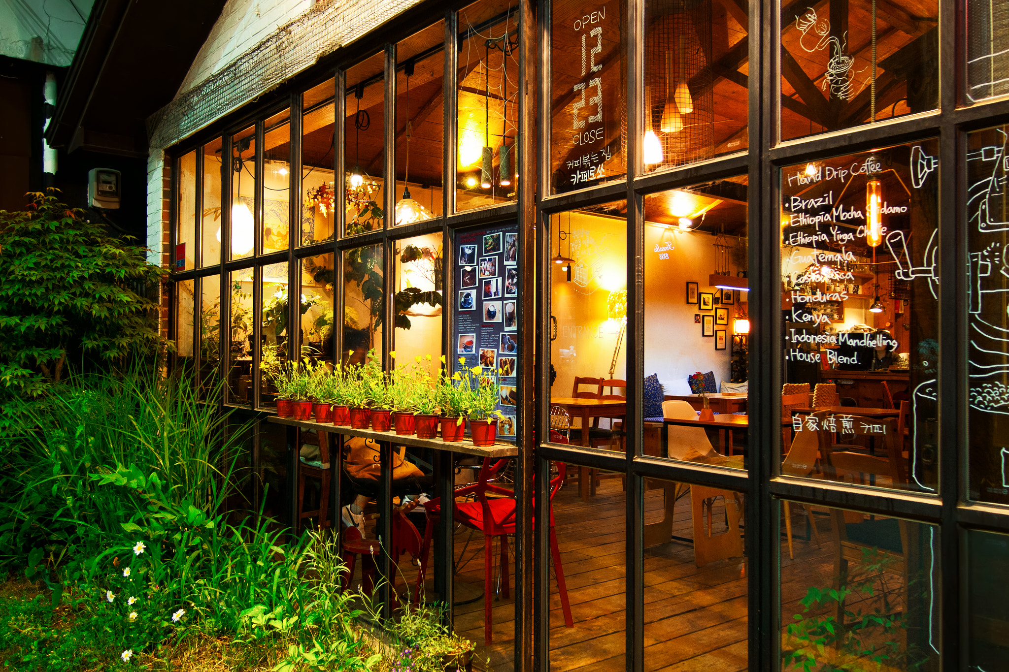Olympus PEN E-P5 sample photo. Cafe photography