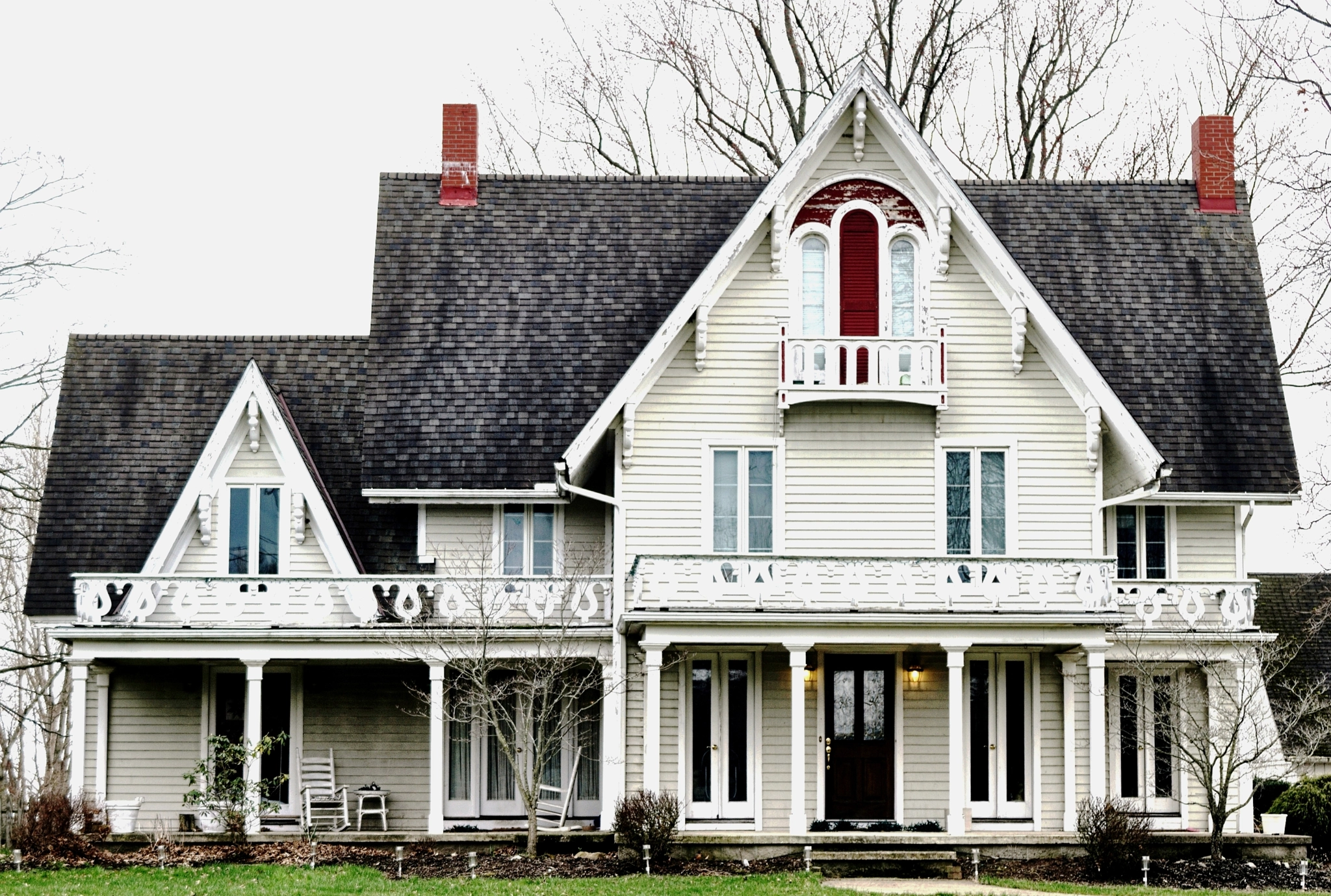 AF Zoom-Nikkor 35-70mm f/3.3-4.5 sample photo. Beautiful old house photography