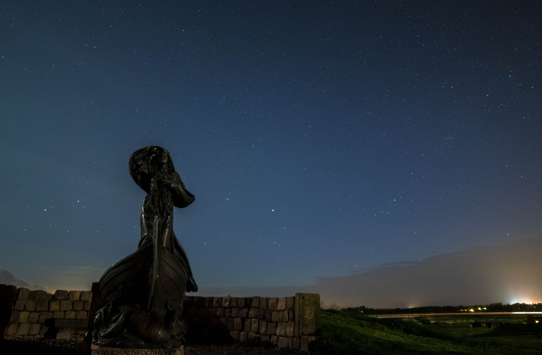 Samyang 14mm F2.8 ED AS IF UMC sample photo. Ribe statue redigeret (of ) photography