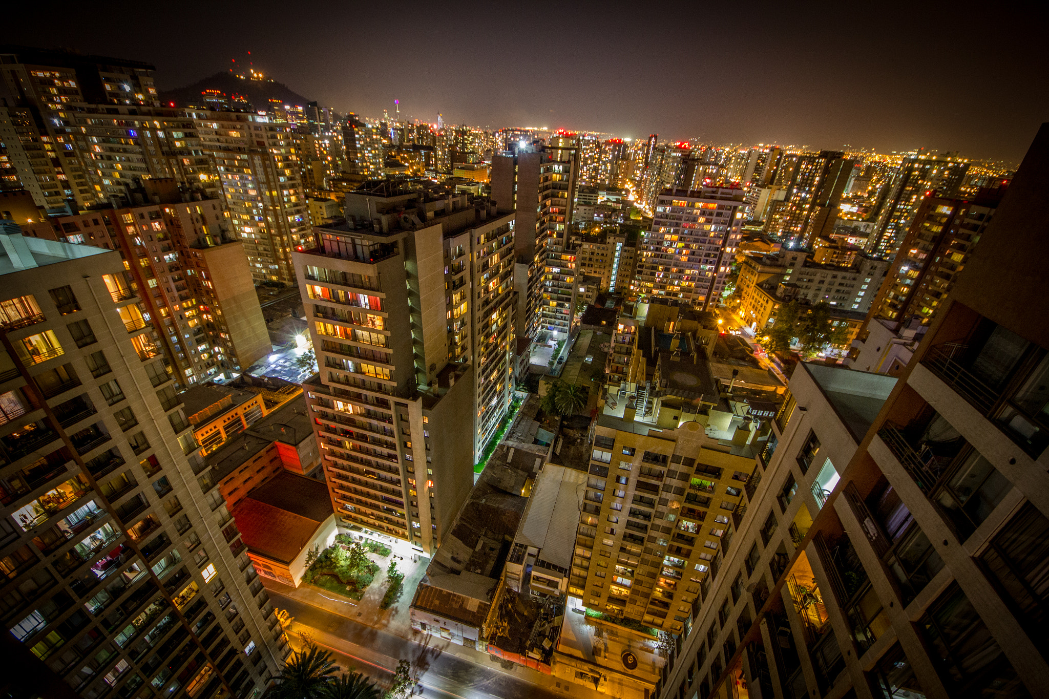 Sigma 8-16mm F4.5-5.6 DC HSM sample photo. Santiago nocturno photography