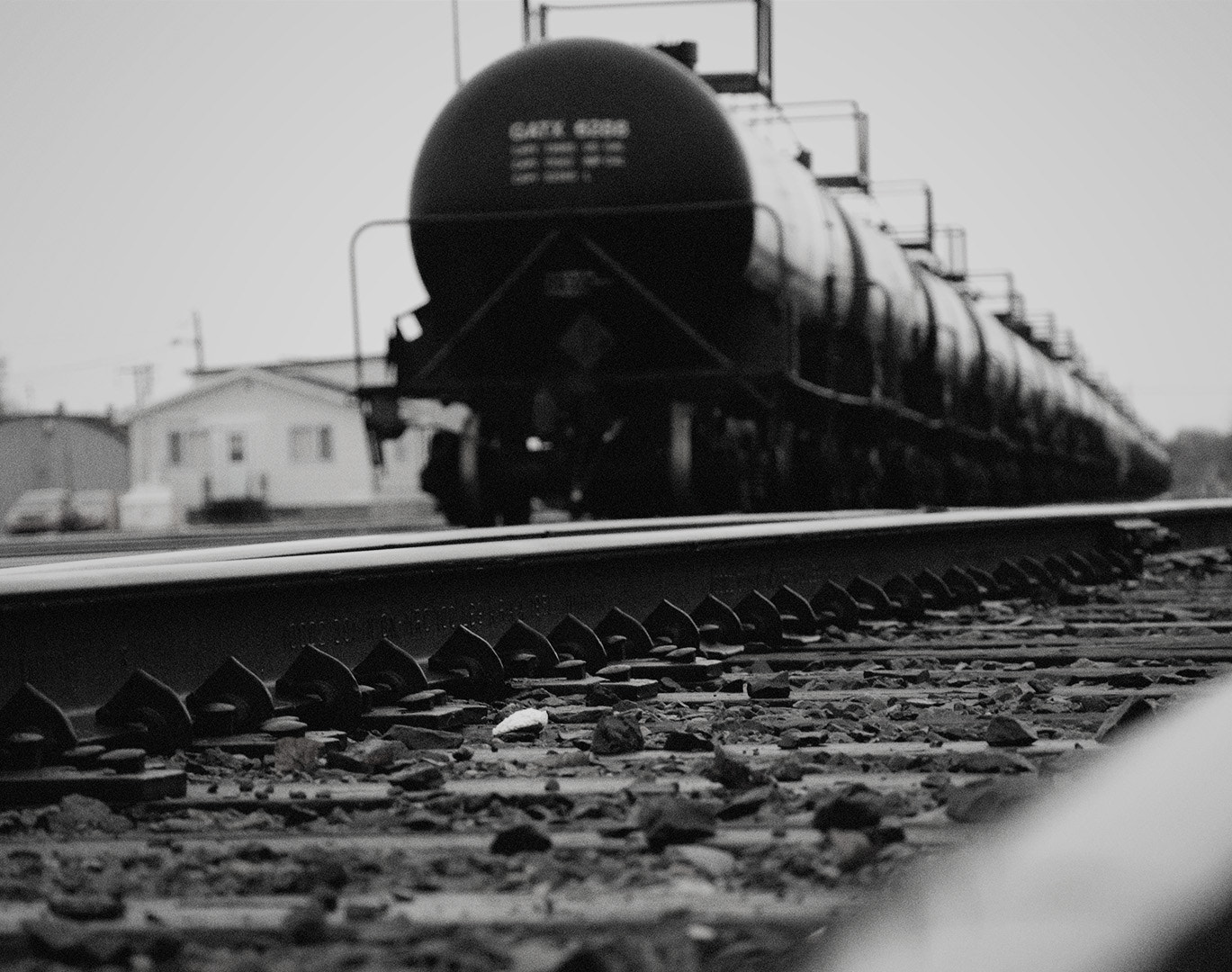 Canon EF-S 18-135mm F3.5-5.6 IS STM sample photo. Uncommon stone on therailway photography