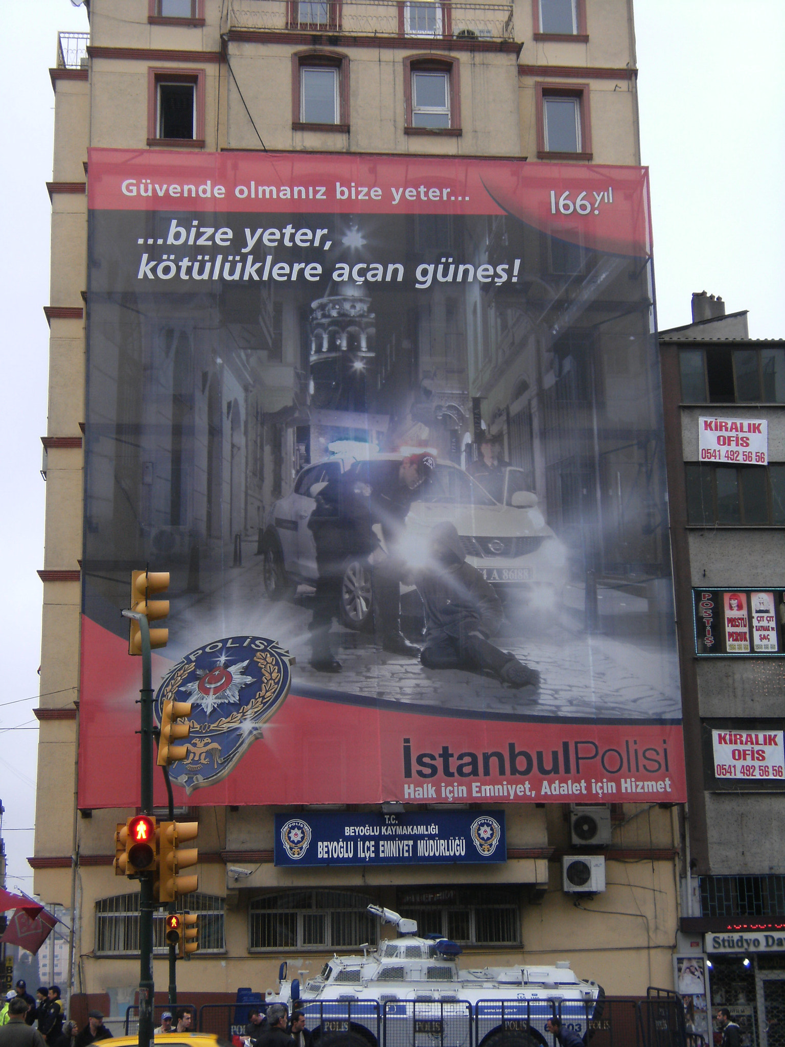 Fujifilm FinePix F480 sample photo. Istanbul police poster photography