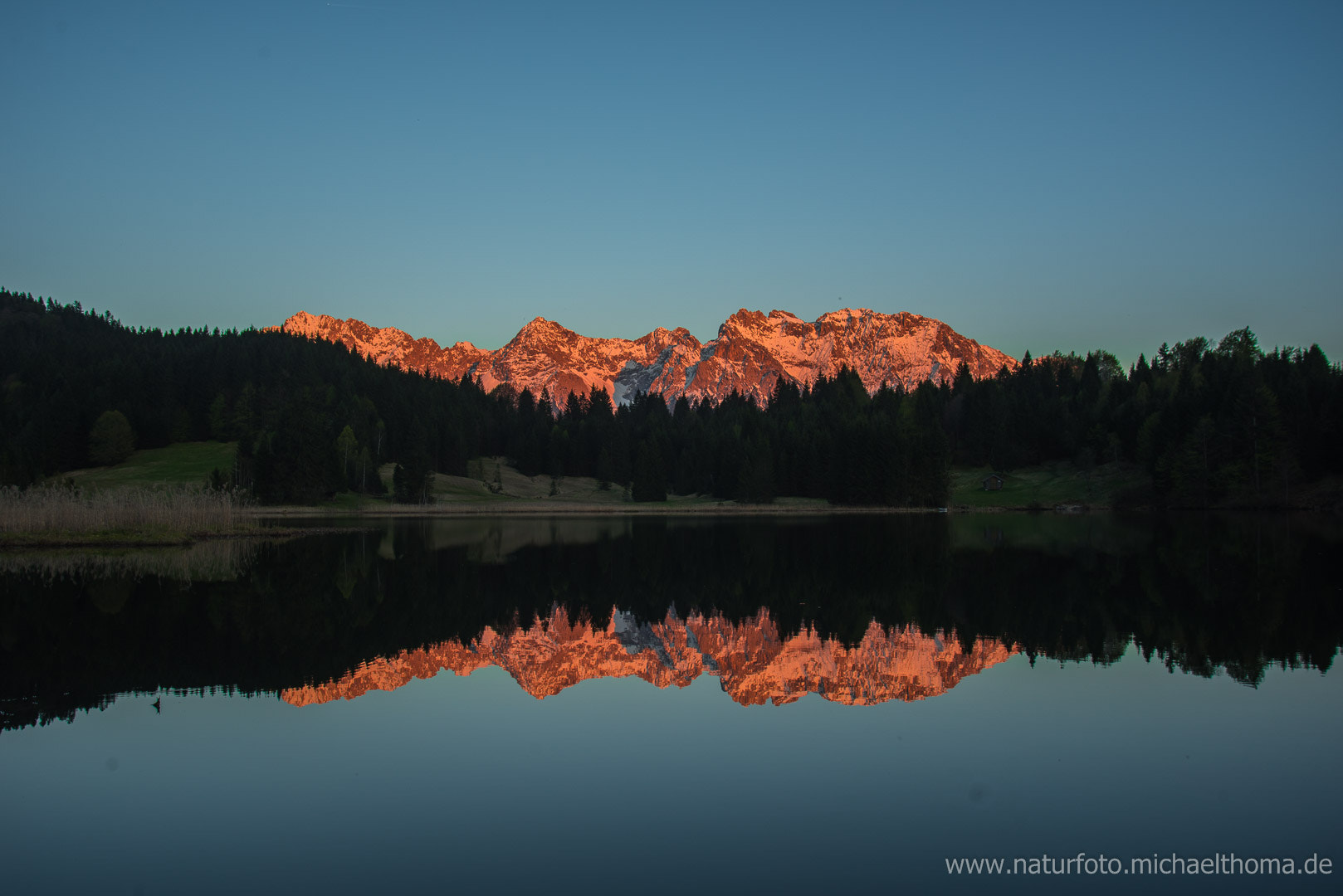 Nikon D810 + Sigma 18-35mm F3.5-4.5 Aspherical sample photo. Karwendelglühen photography