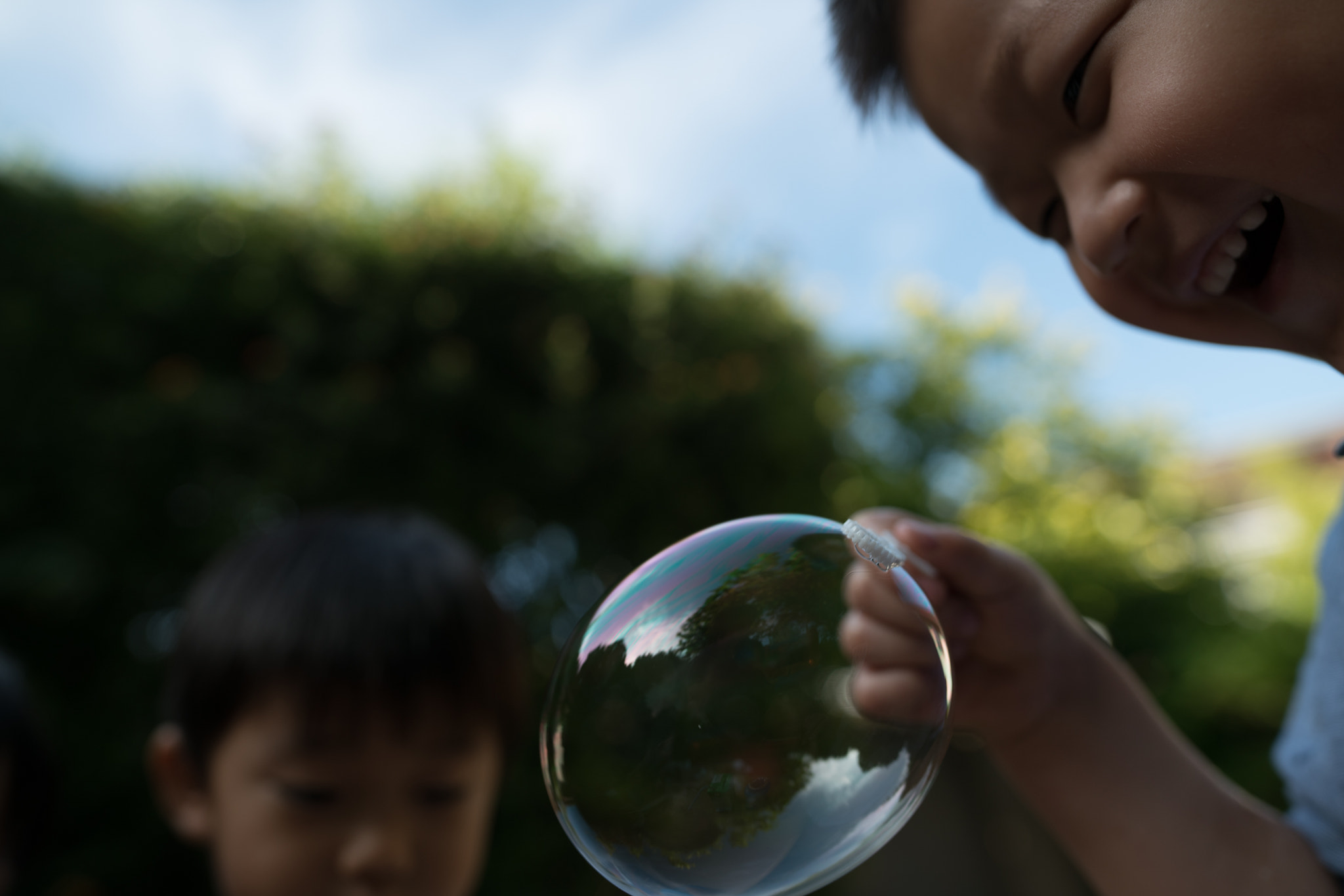 ZEISS Otus 28mm F1.4 sample photo. Bubbles fun photography