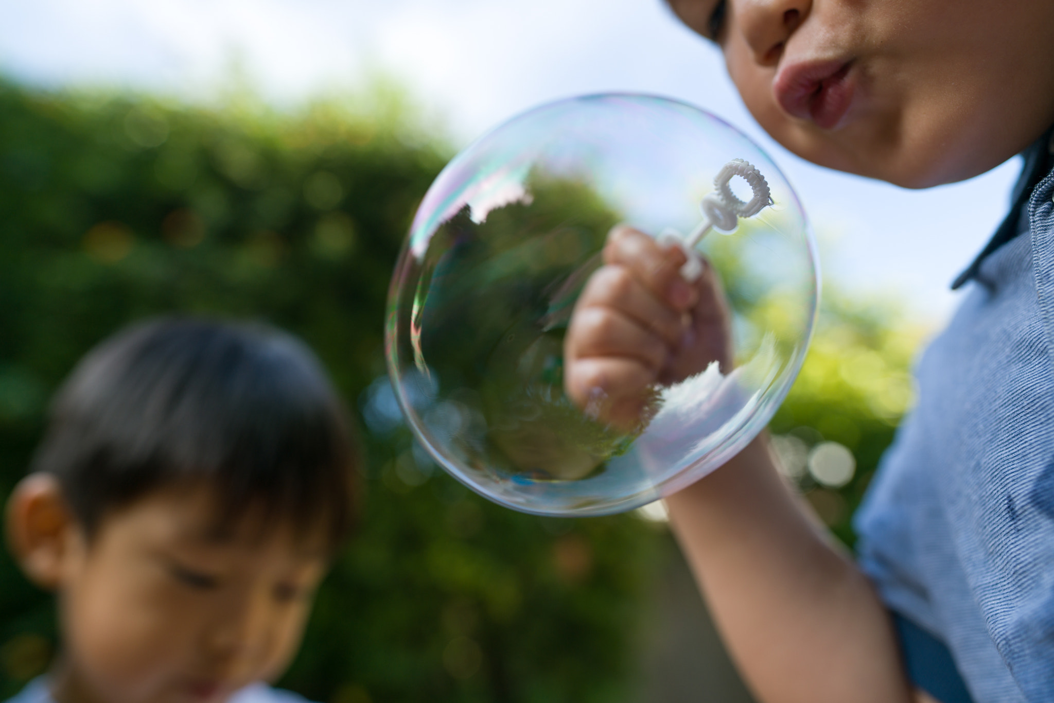 ZEISS Otus 28mm F1.4 sample photo. Bubbles fun photography