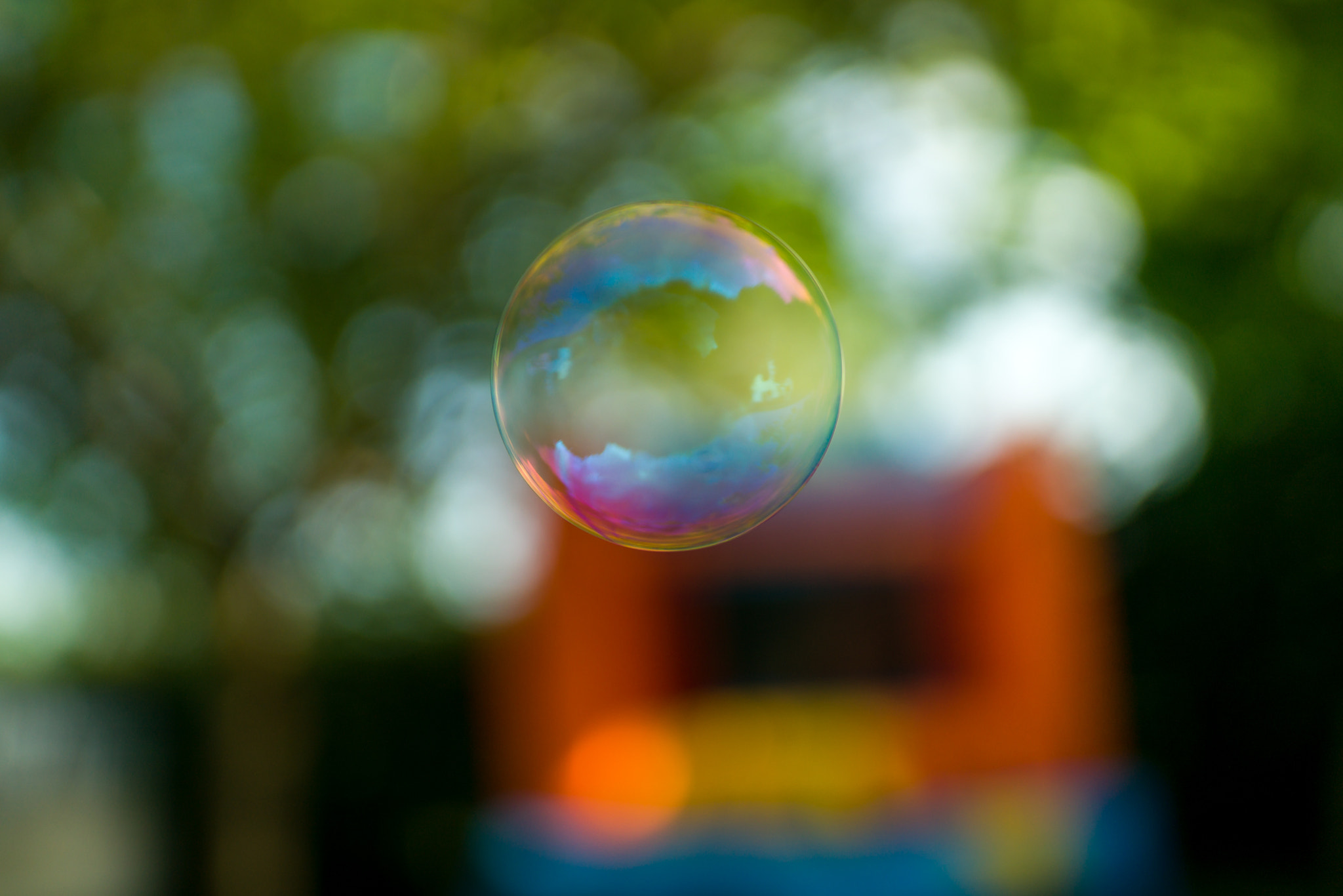 ZEISS Otus 28mm F1.4 sample photo. Bubbles fun photography