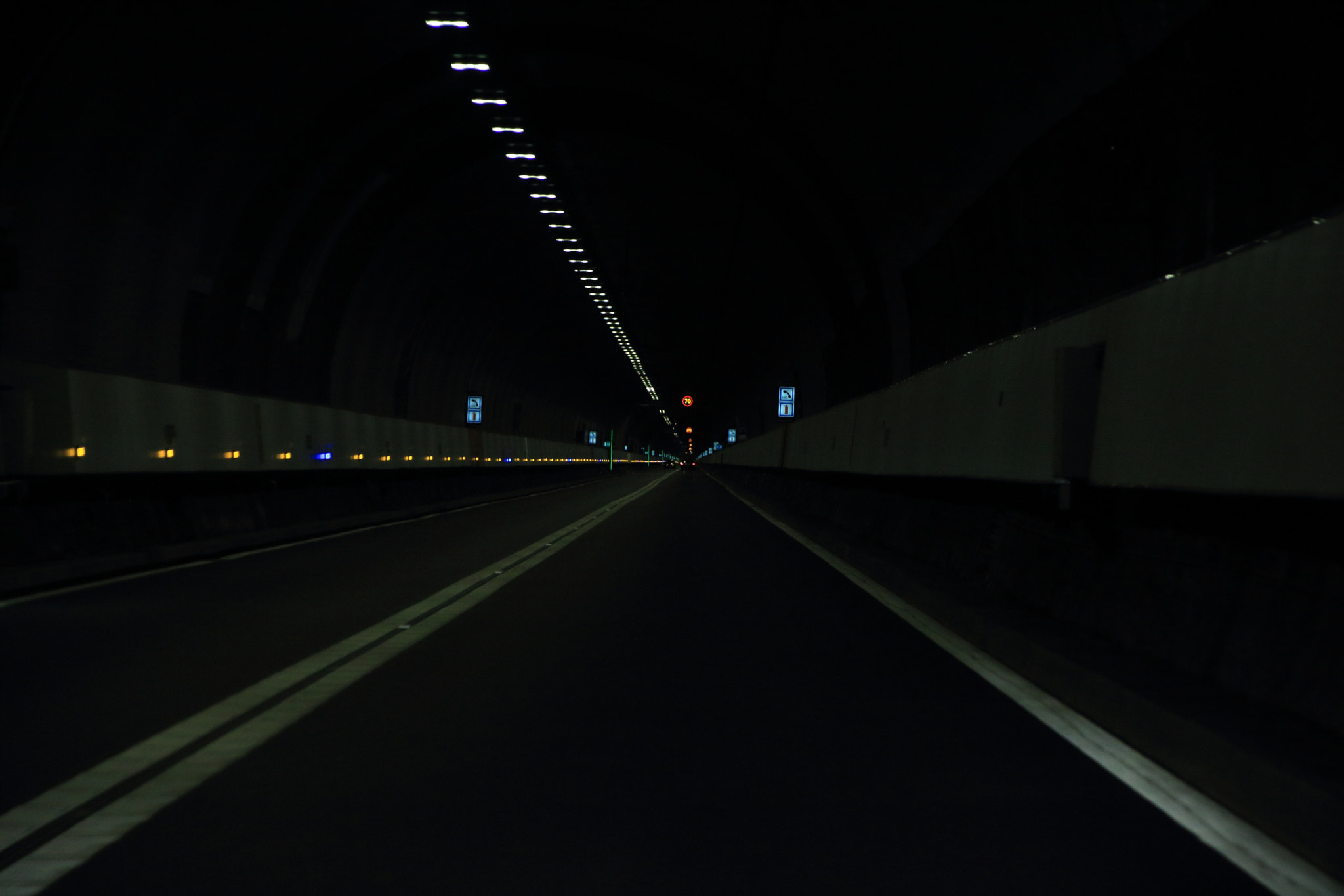 Canon EOS 760D (EOS Rebel T6s / EOS 8000D) + Canon TS-E 90mm F2.8 Tilt-Shift sample photo. Tunnel to alsace photography