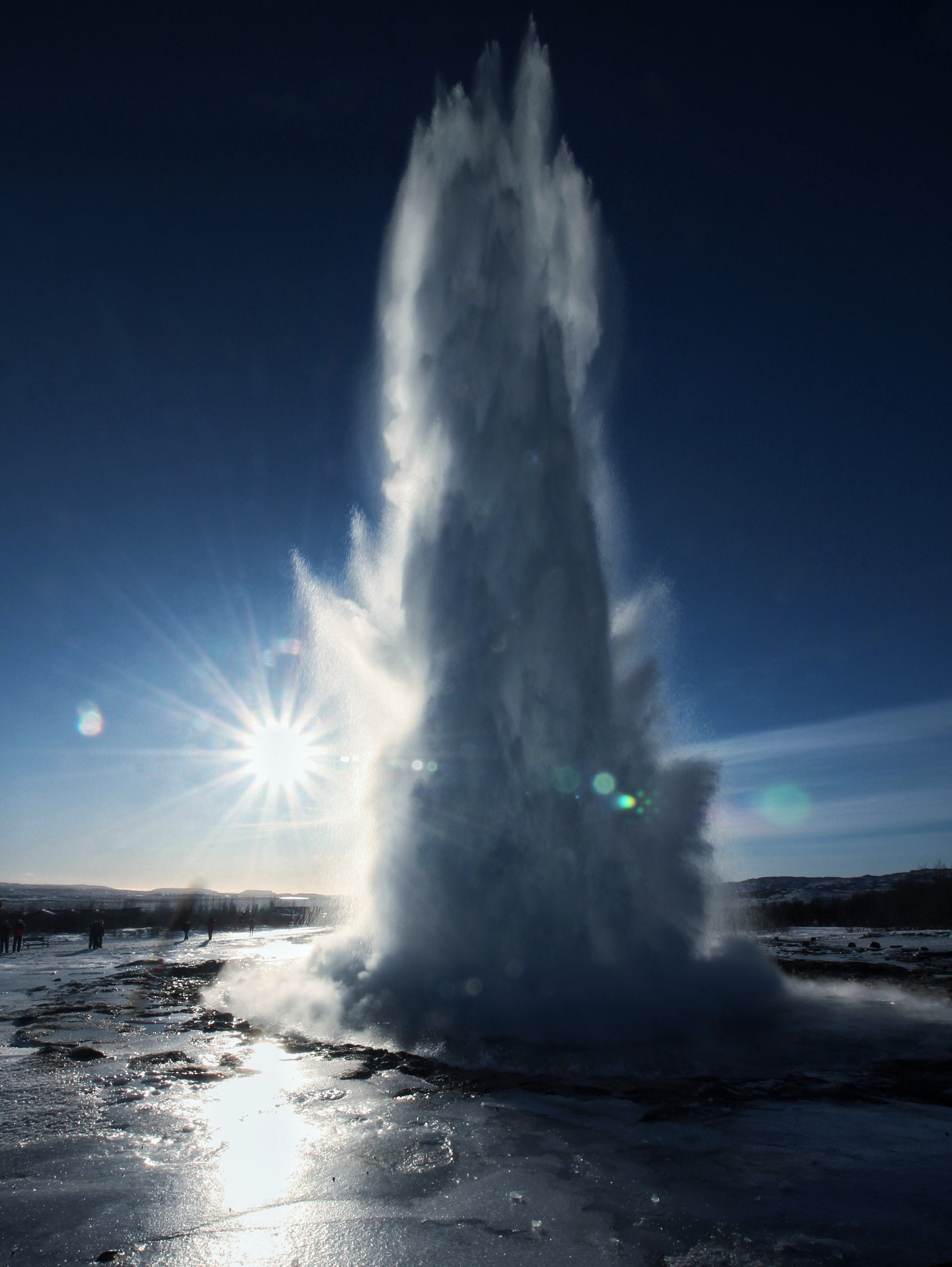 Canon EOS 100D (EOS Rebel SL1 / EOS Kiss X7) + Canon EF-S 10-18mm F4.5–5.6 IS STM sample photo. Geysir photography