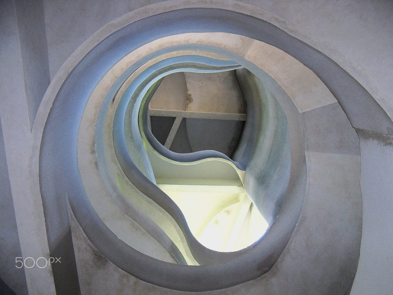 Kodak EasyShare Z915 sample photo. Staircase in the heart of a monument photography