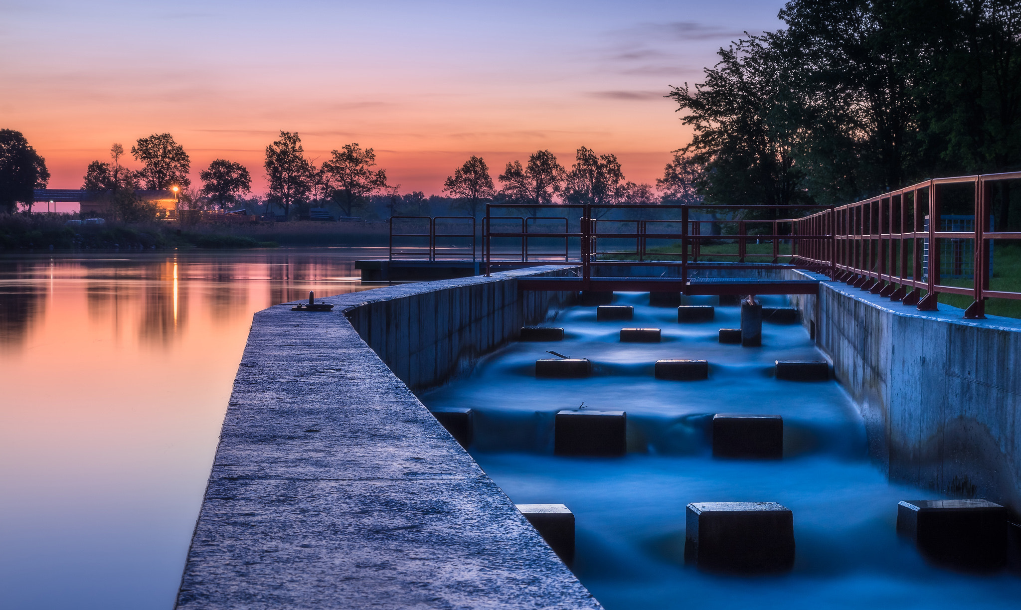 HD Pentax D FA 24-70mm F2.8 ED SDM WR sample photo. The fish passage photography
