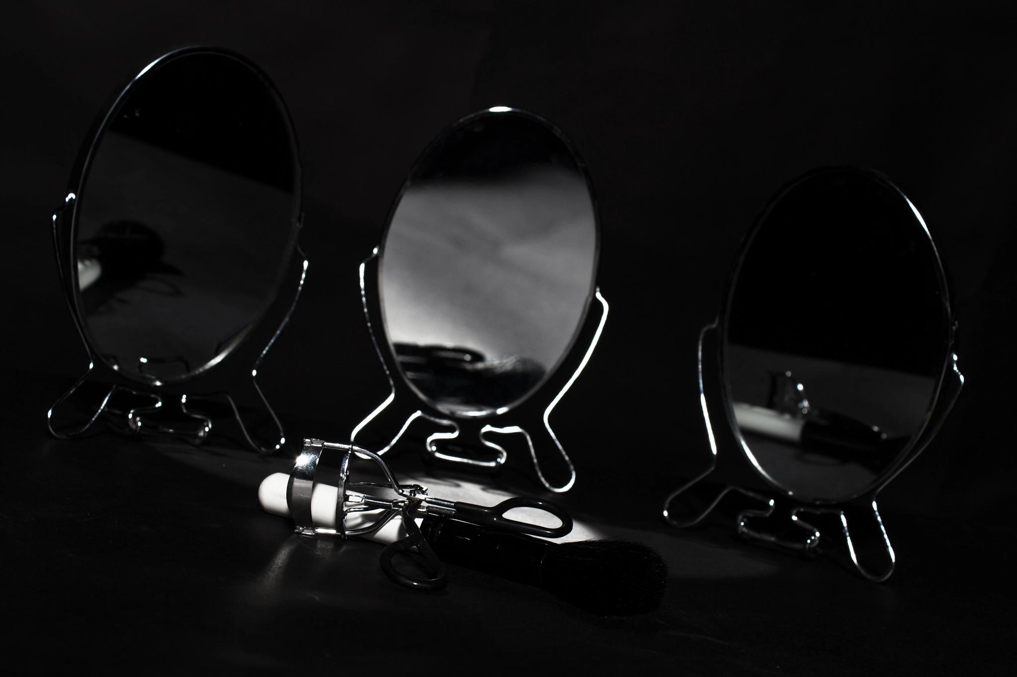 Canon EOS 1000D (EOS Digital Rebel XS / EOS Kiss F) sample photo. A reflection , a contraption and society. photography