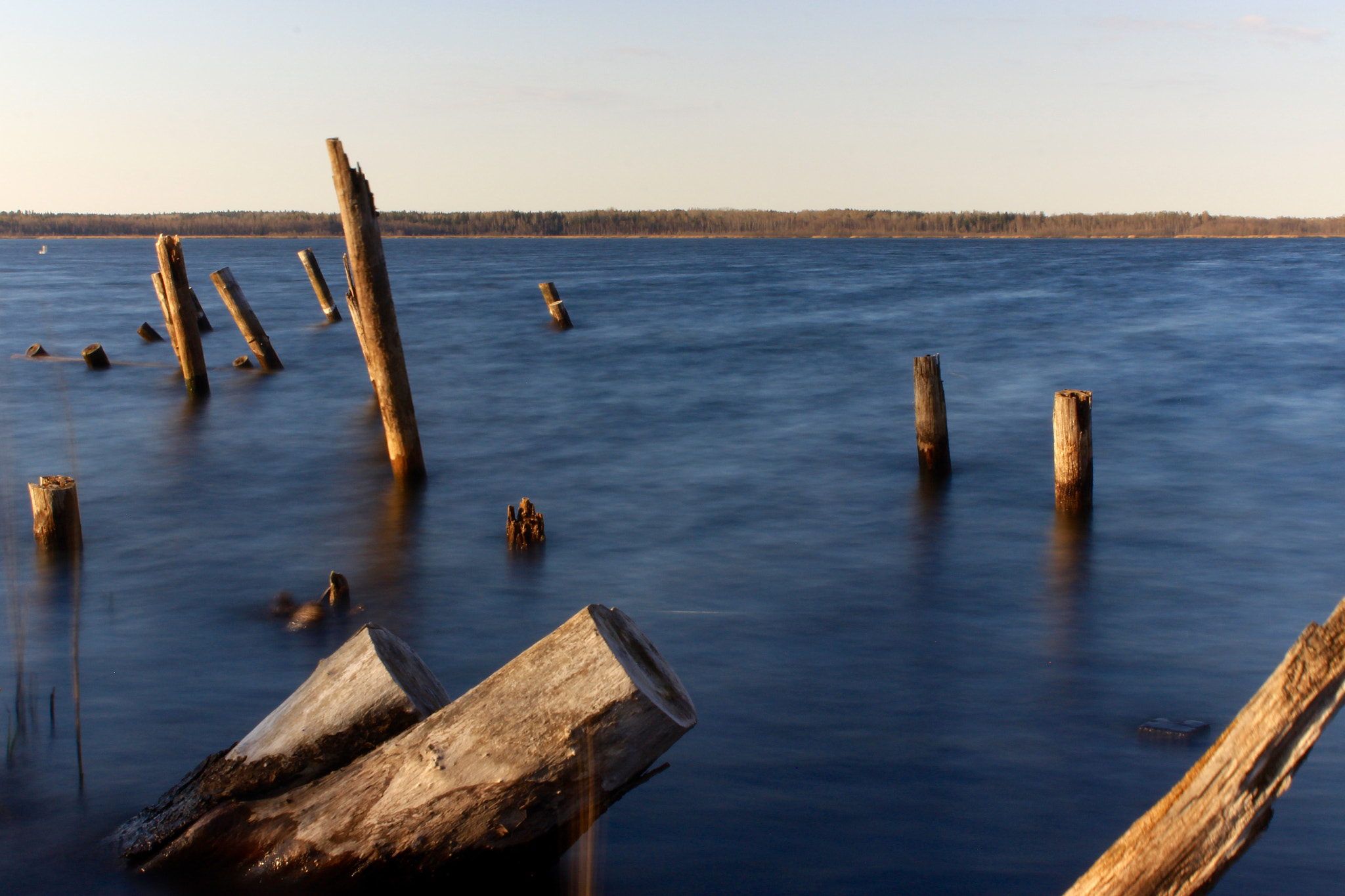 Canon EF-S 18-55mm F3.5-5.6 III sample photo. Old gangway on the lake that are destroyed by the nature. photography