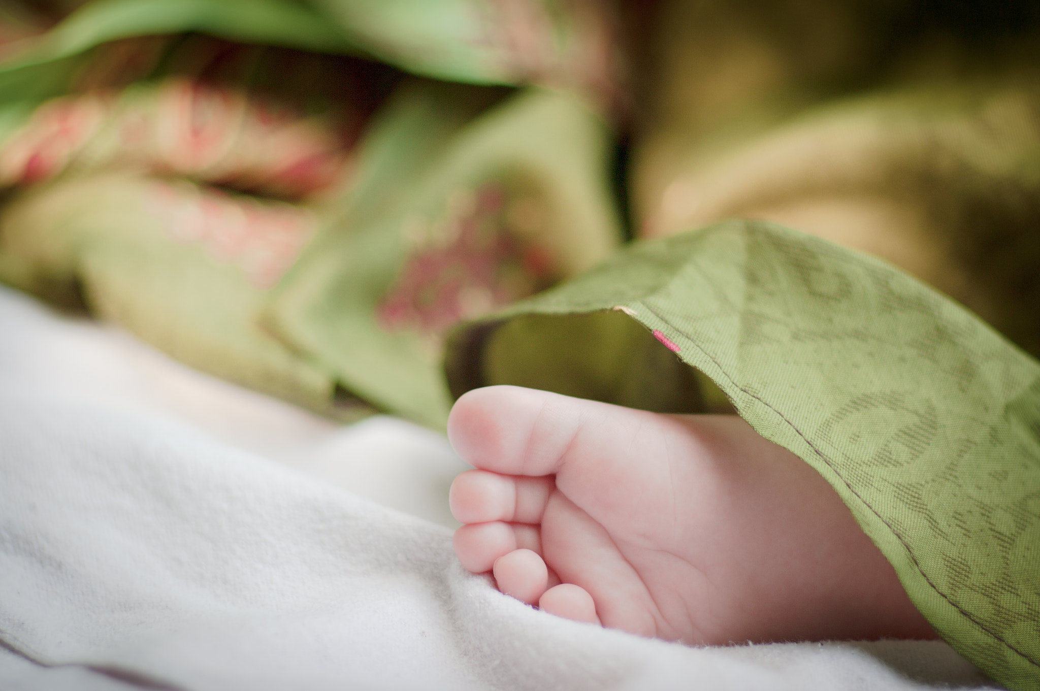 Pentax smc FA 77mm 1.8 Limited sample photo. The baby's foot photography