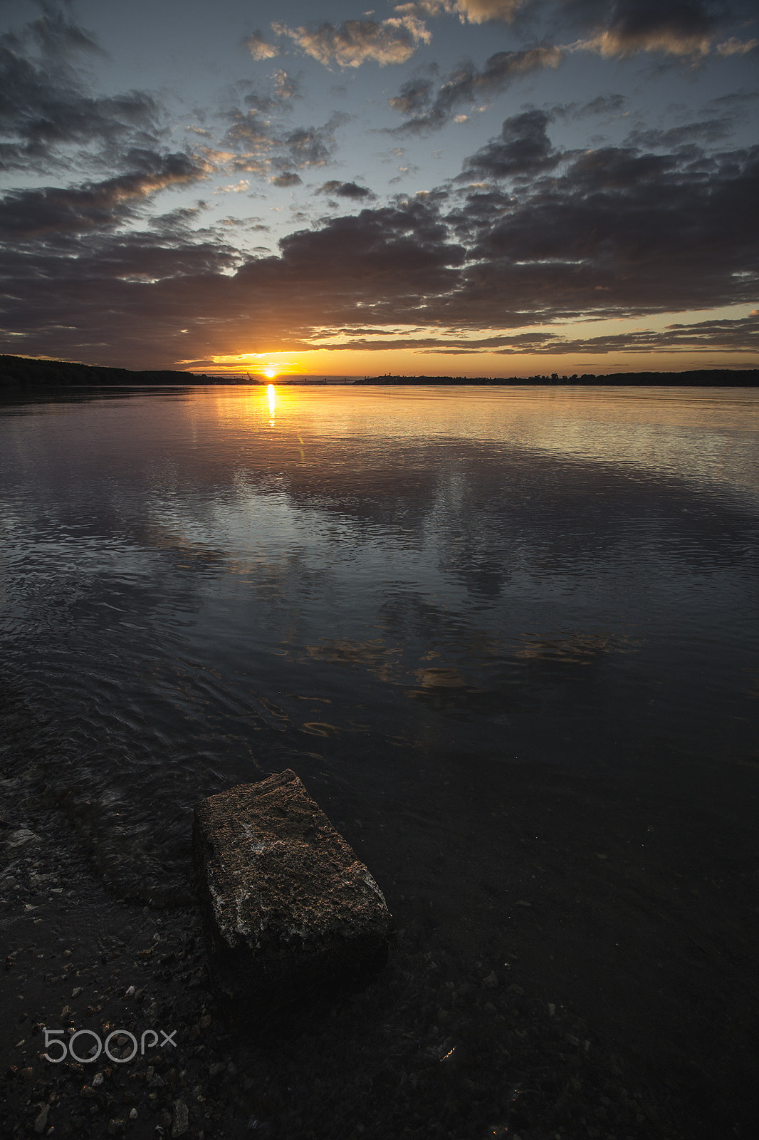 Canon EF-S 10-18mm F4.5–5.6 IS STM sample photo. Px sunset above danube water photography