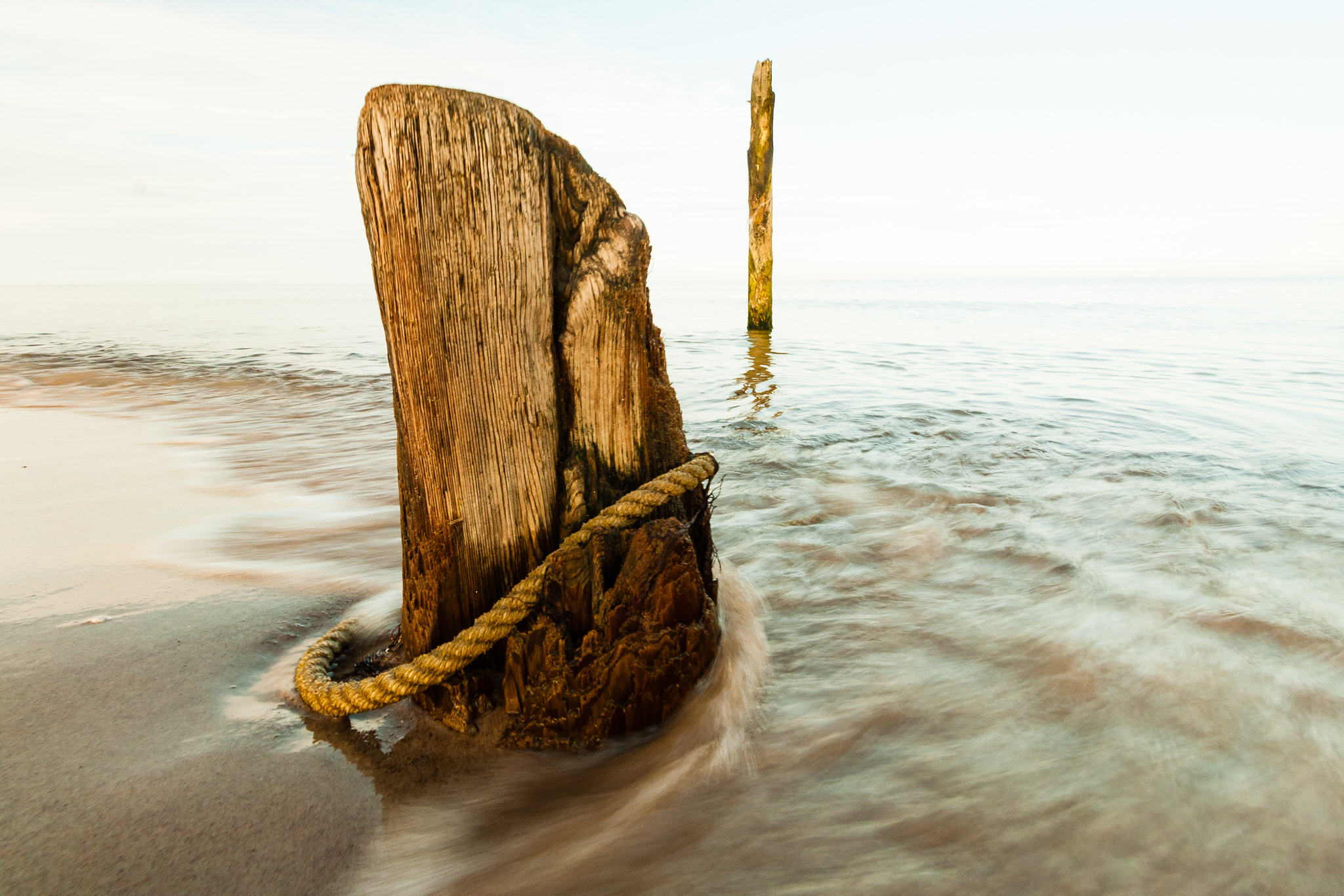Canon EF-S 10-18mm F4.5–5.6 IS STM sample photo. Wooden stake photography