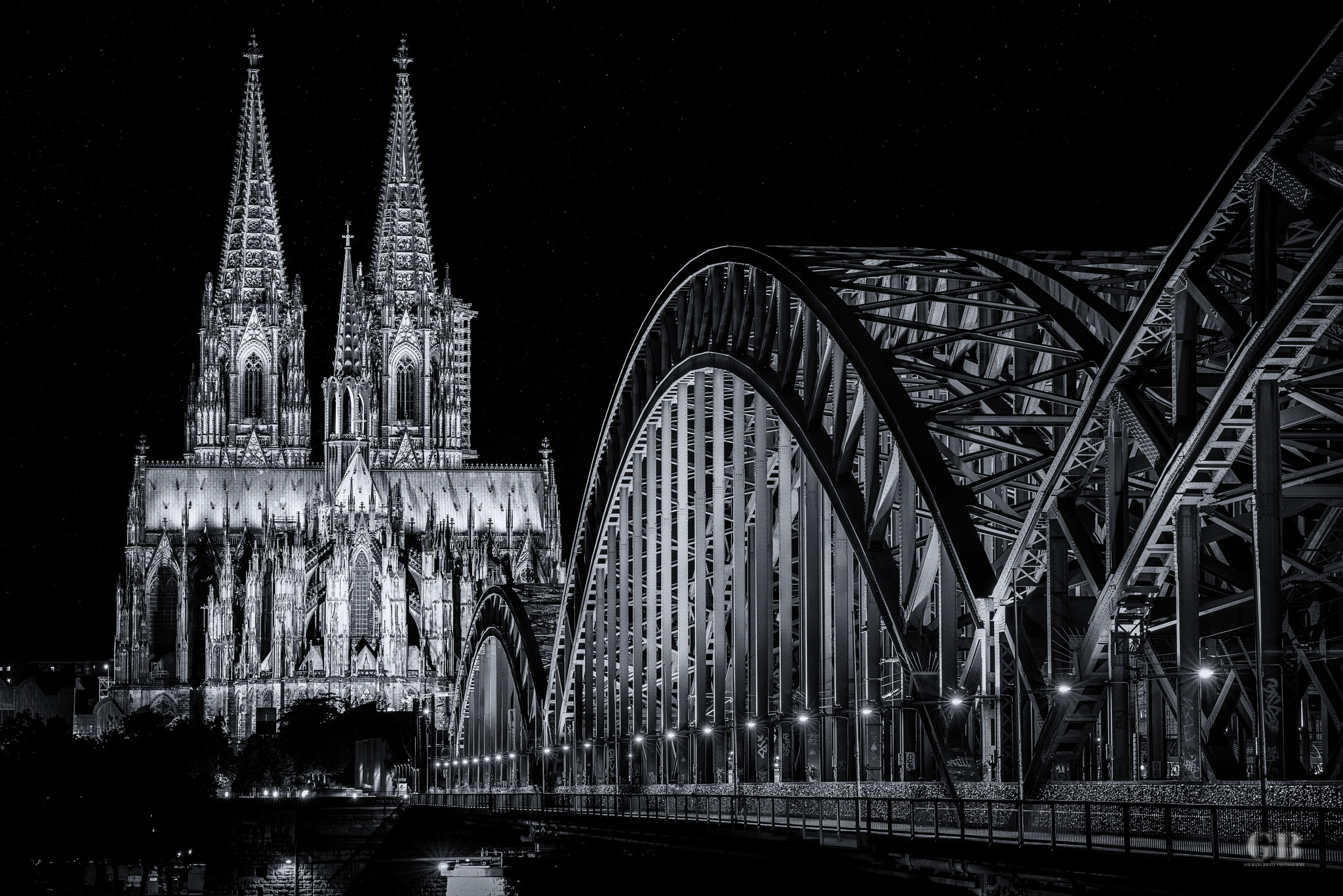 Sony a7R + 70-200mm F2.8 sample photo. Cologne classic in bw photography