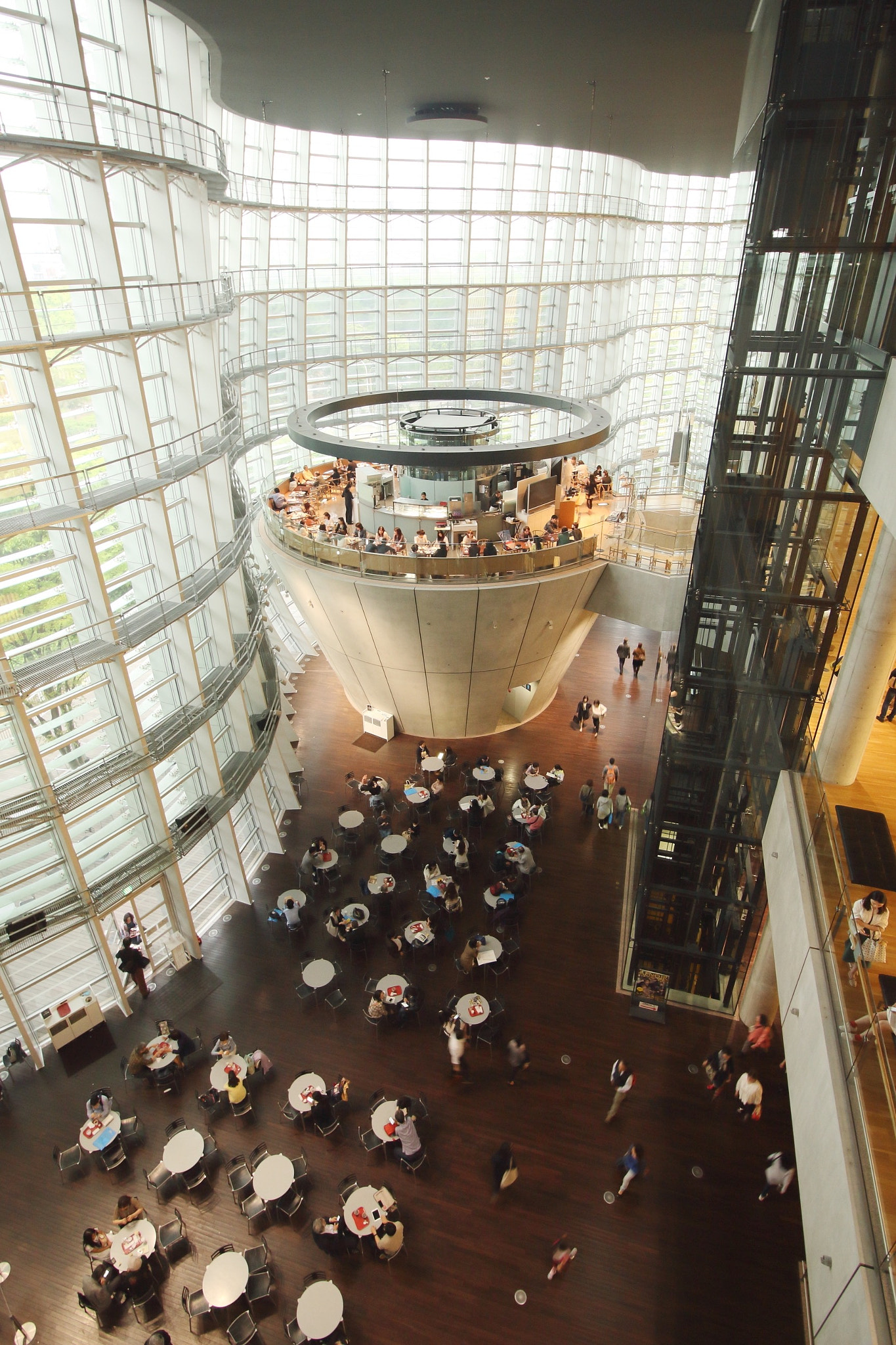 Canon EF-S 10-18mm F4.5–5.6 IS STM sample photo. Flying restaurant  photography