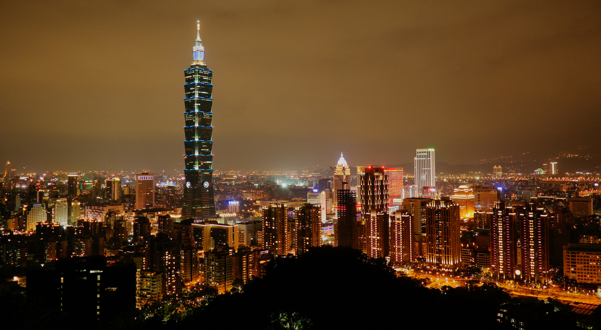 Samsung NX30 + NX 18-55mm F3.5-5.6 sample photo. Taipei 101 photography
