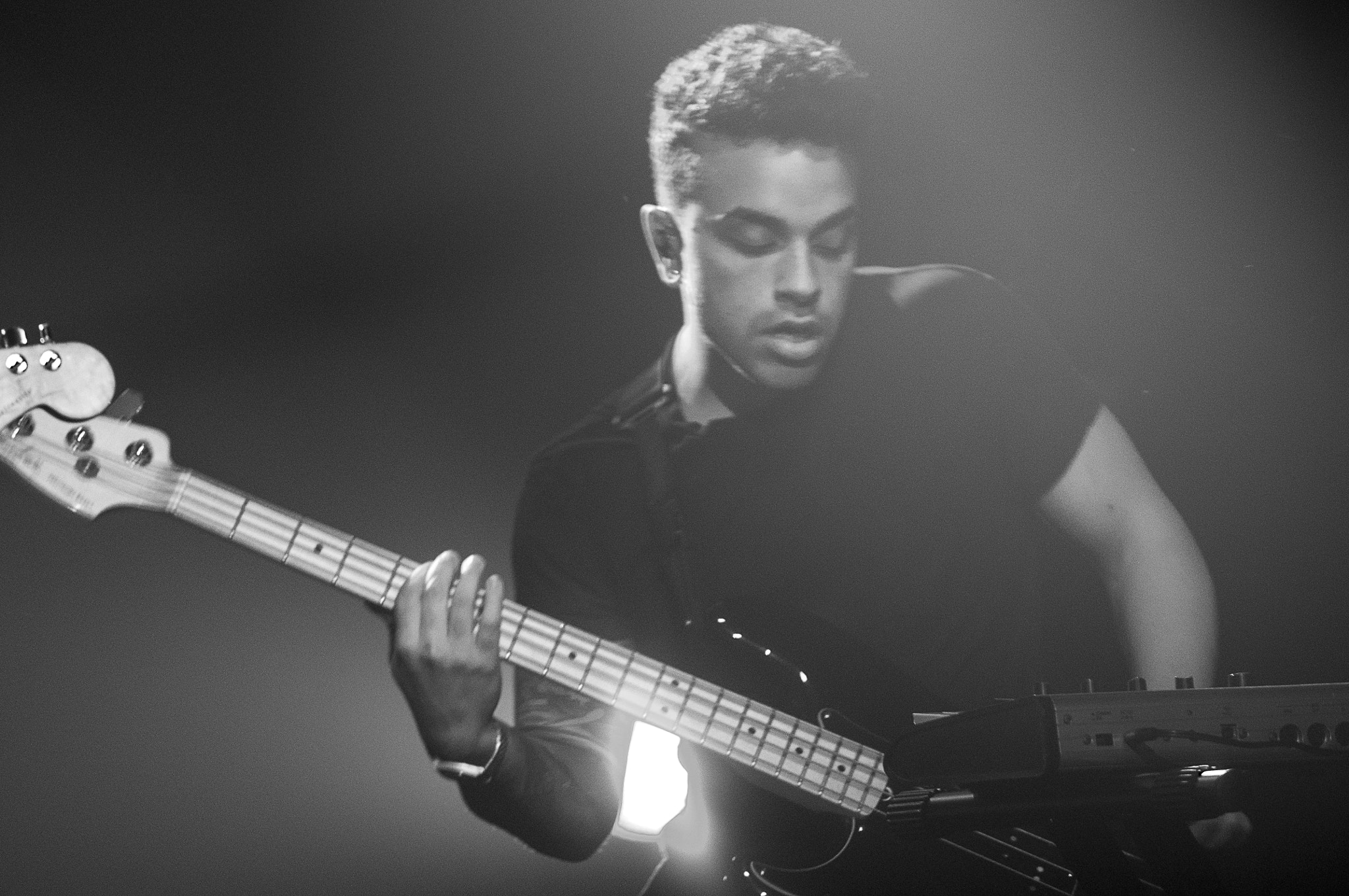 Pentax K-r + Sigma sample photo. Pvris @ la machine du moulin rouge, paris, 12.04 photography