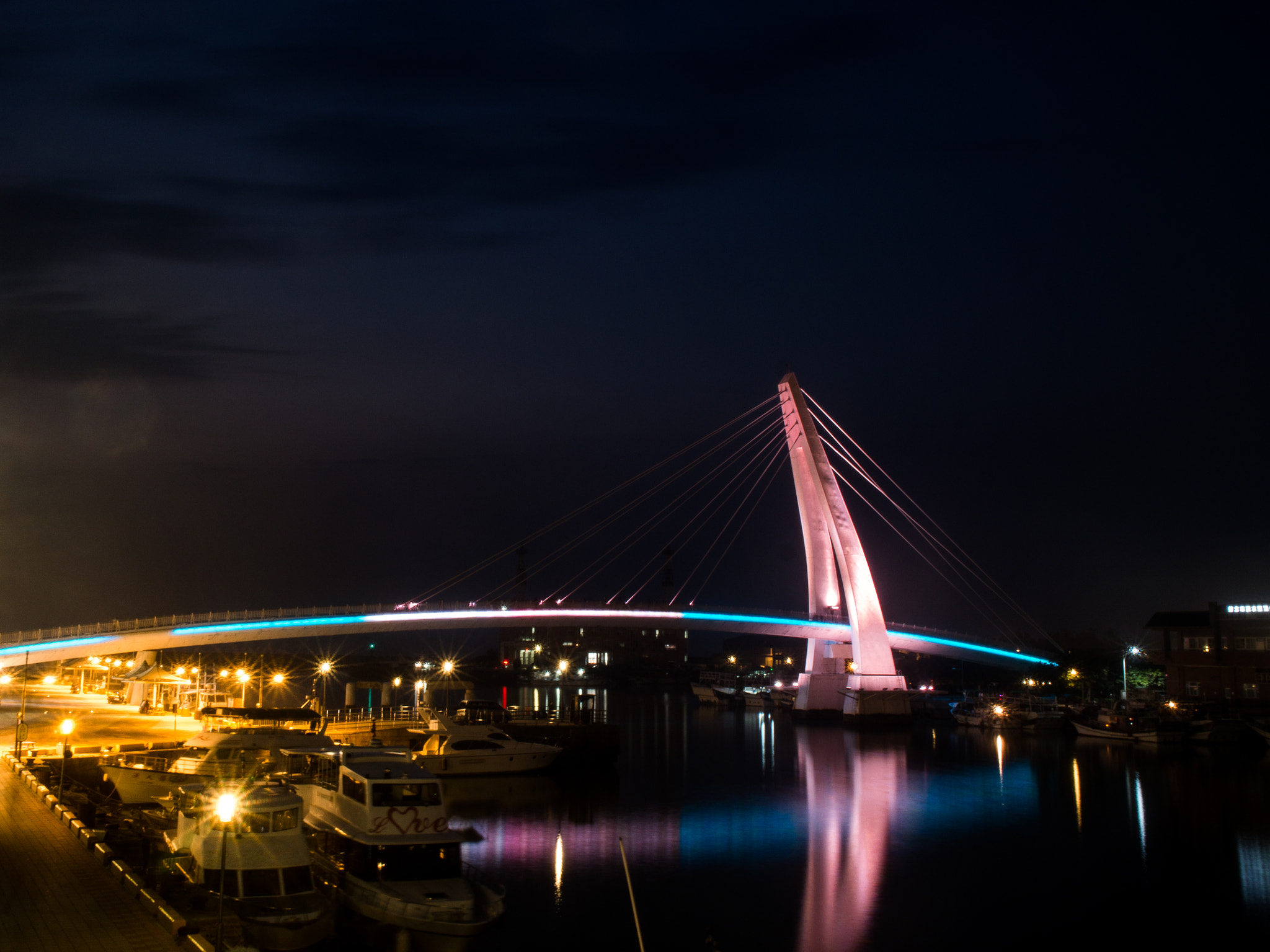 Olympus PEN E-P5 + Olympus M.Zuiko Digital 17mm F1.8 sample photo. Lovers' bridge photography