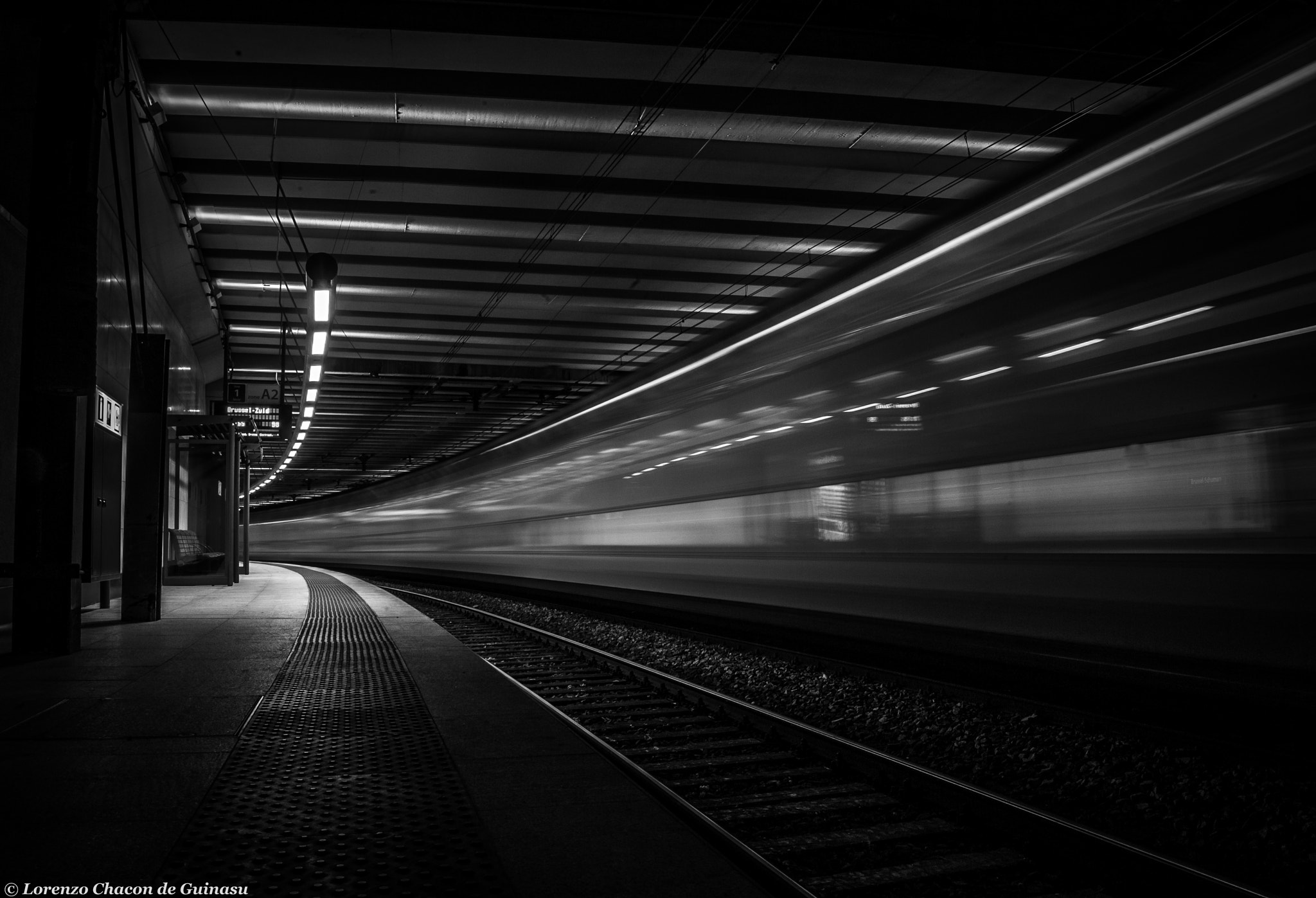 Nikon D700 + AF Zoom-Nikkor 28-100mm f/3.5-5.6G sample photo. Night train photography