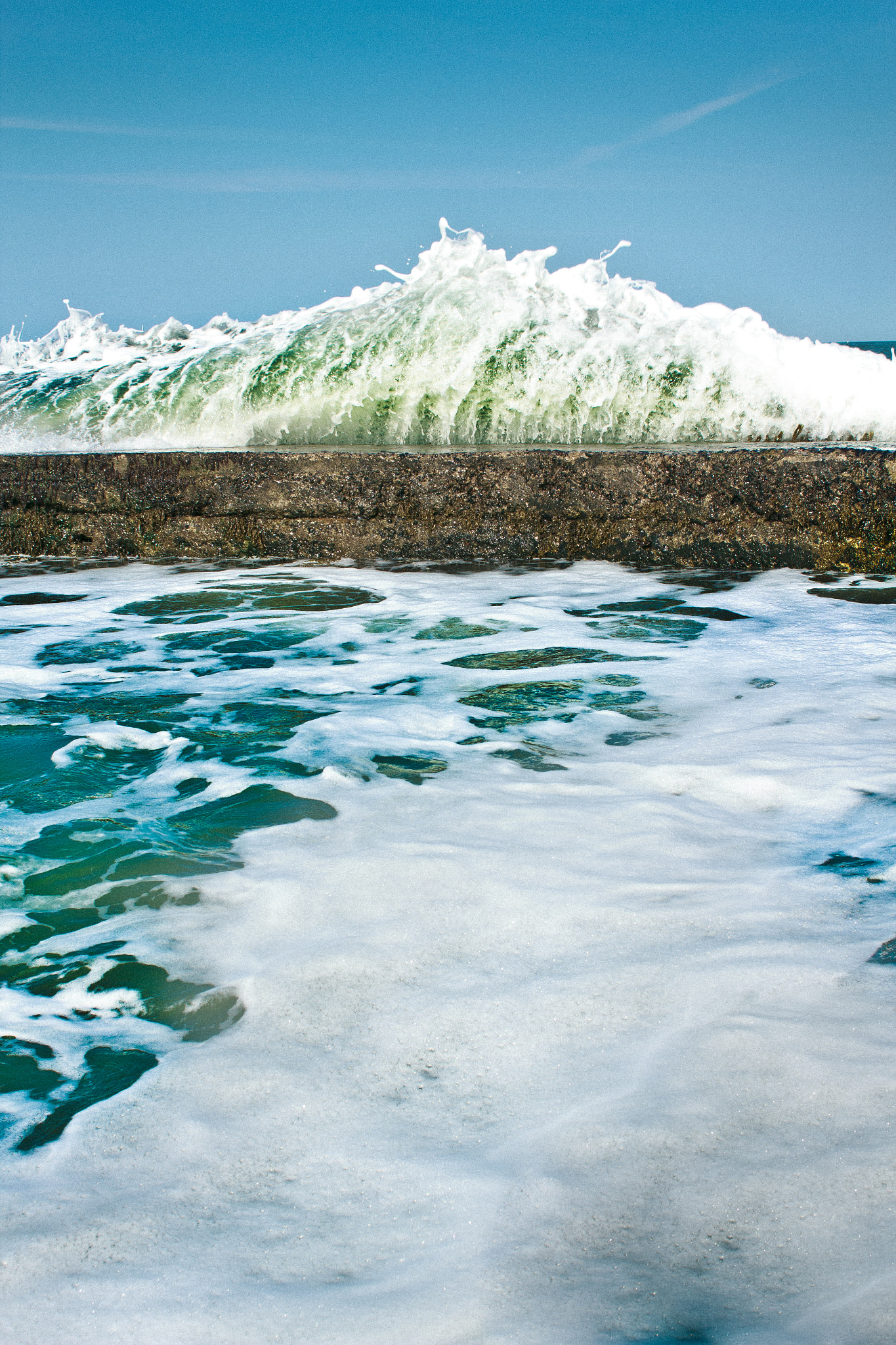 Canon EOS 600D (Rebel EOS T3i / EOS Kiss X5) + Canon EF 28mm F2.8 sample photo. The wave's break photography