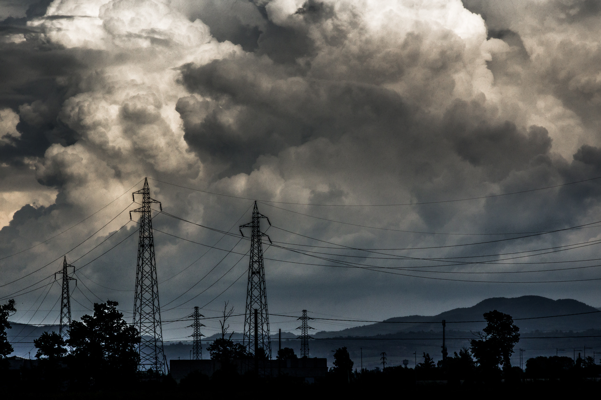 Pentax smc DA 55-300mm F4.0-5.8 ED sample photo. Before the storm photography