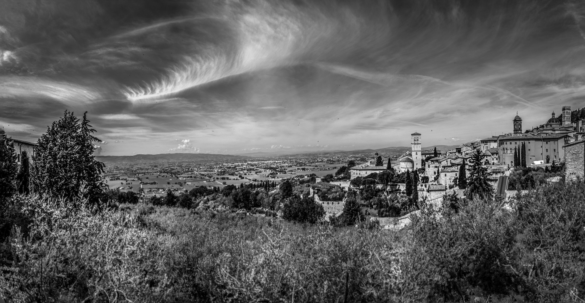 Nikon D7000 + Sigma 17-70mm F2.8-4.5 DC Macro Asp. IF sample photo. Assisi b&w photography